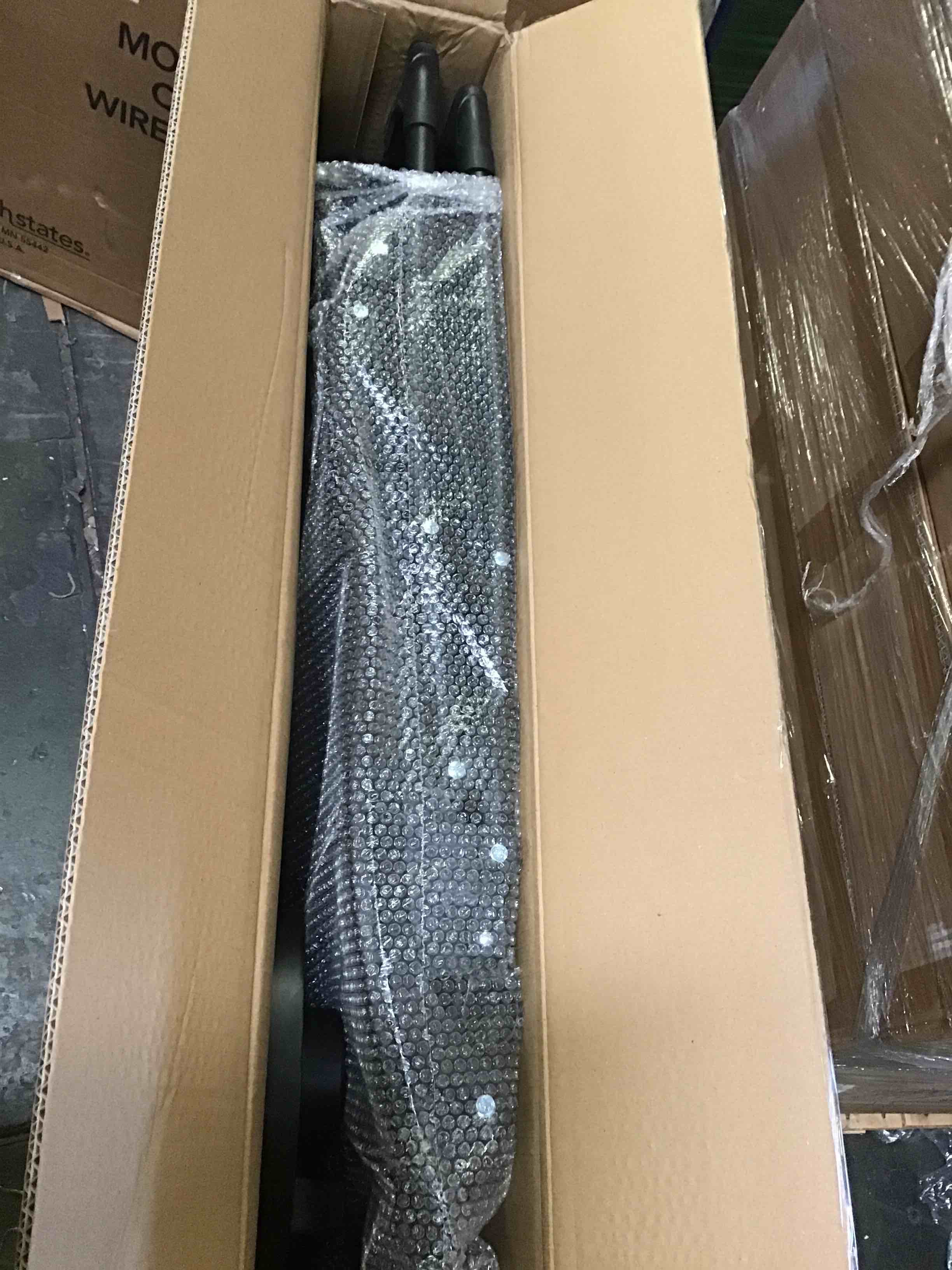 https://s3.amazonaws.com/lotting-images-prod/bidfta/BLU5513423_1699554245648.jpeg
