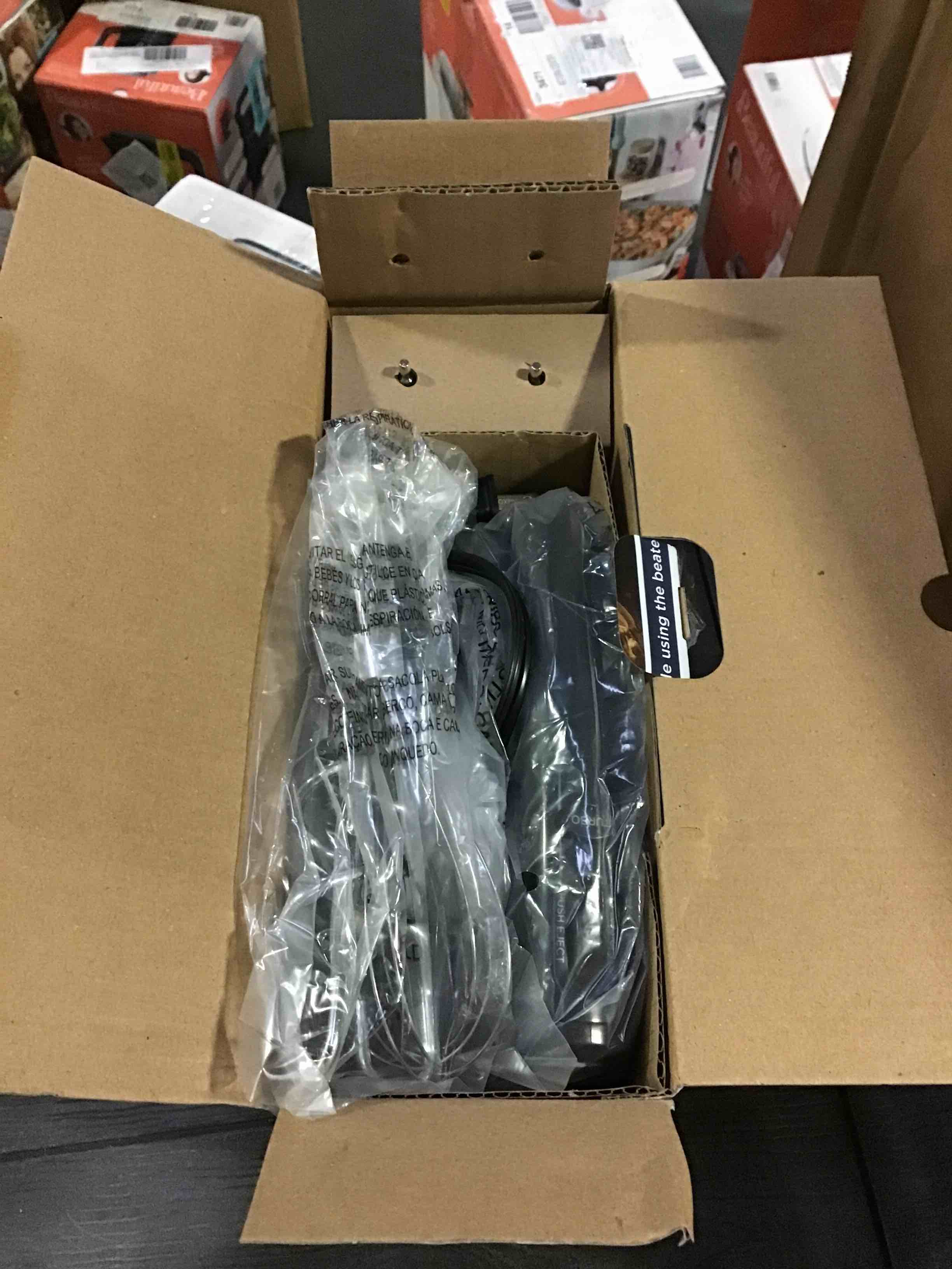 https://s3.amazonaws.com/lotting-images-prod/bidfta/BLU5513492_1699620872901.jpeg