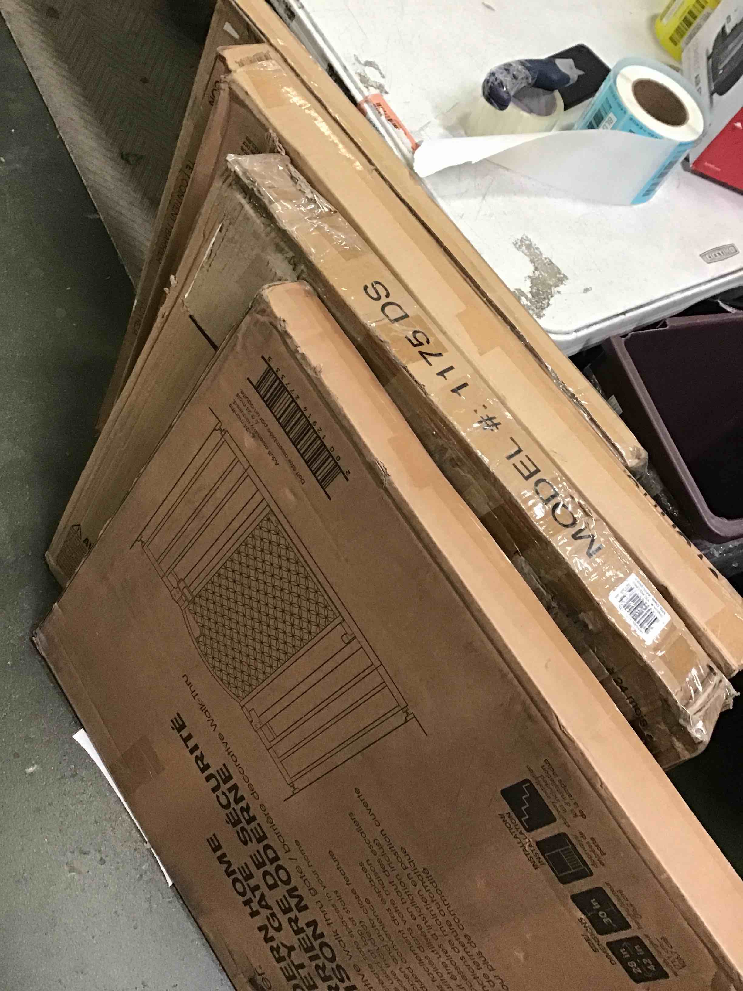 https://s3.amazonaws.com/lotting-images-prod/bidfta/BLU5513554_1699630496906.jpeg