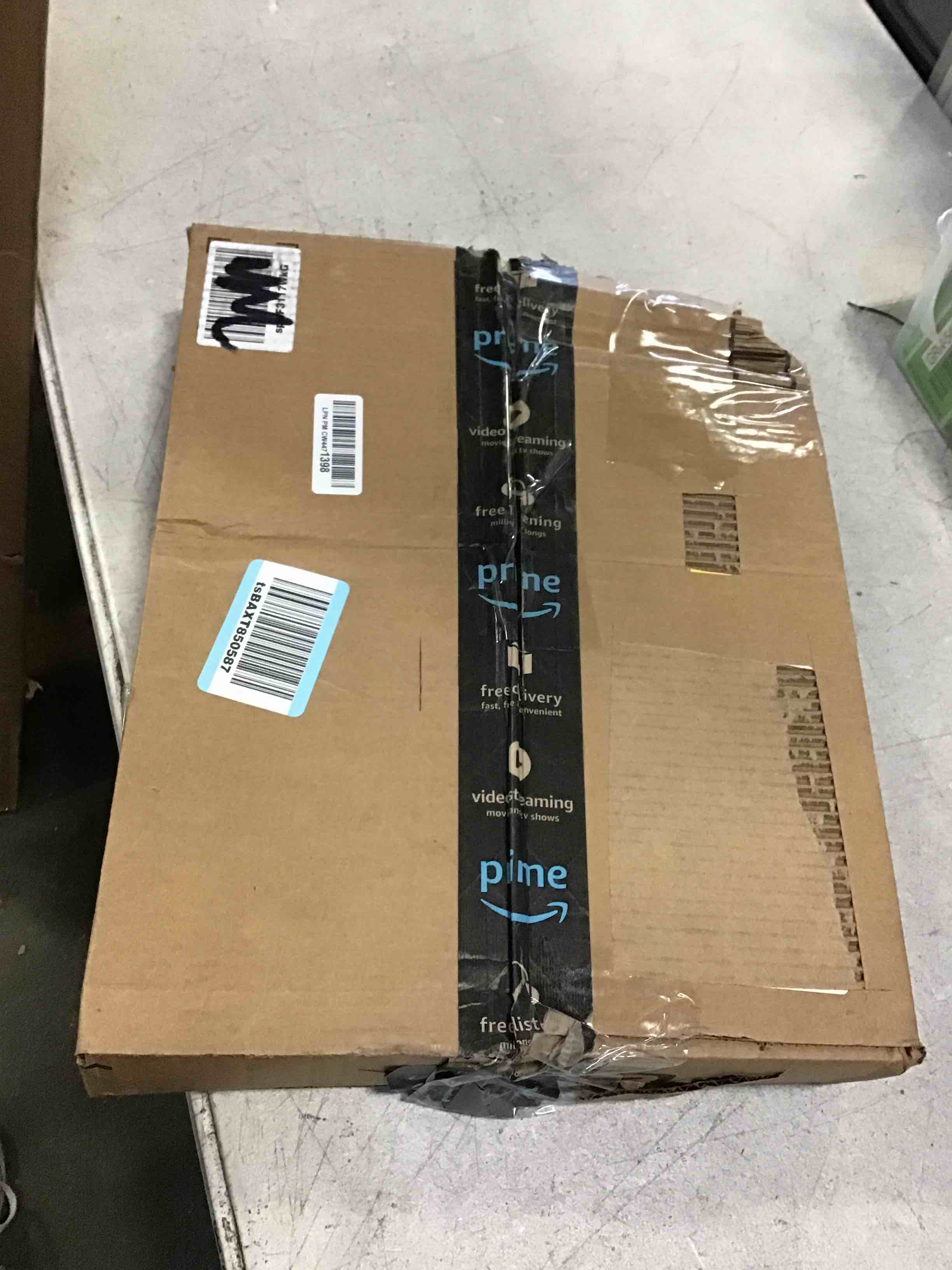 https://s3.amazonaws.com/lotting-images-prod/bidfta/BLU5513652_1699646837290.jpeg