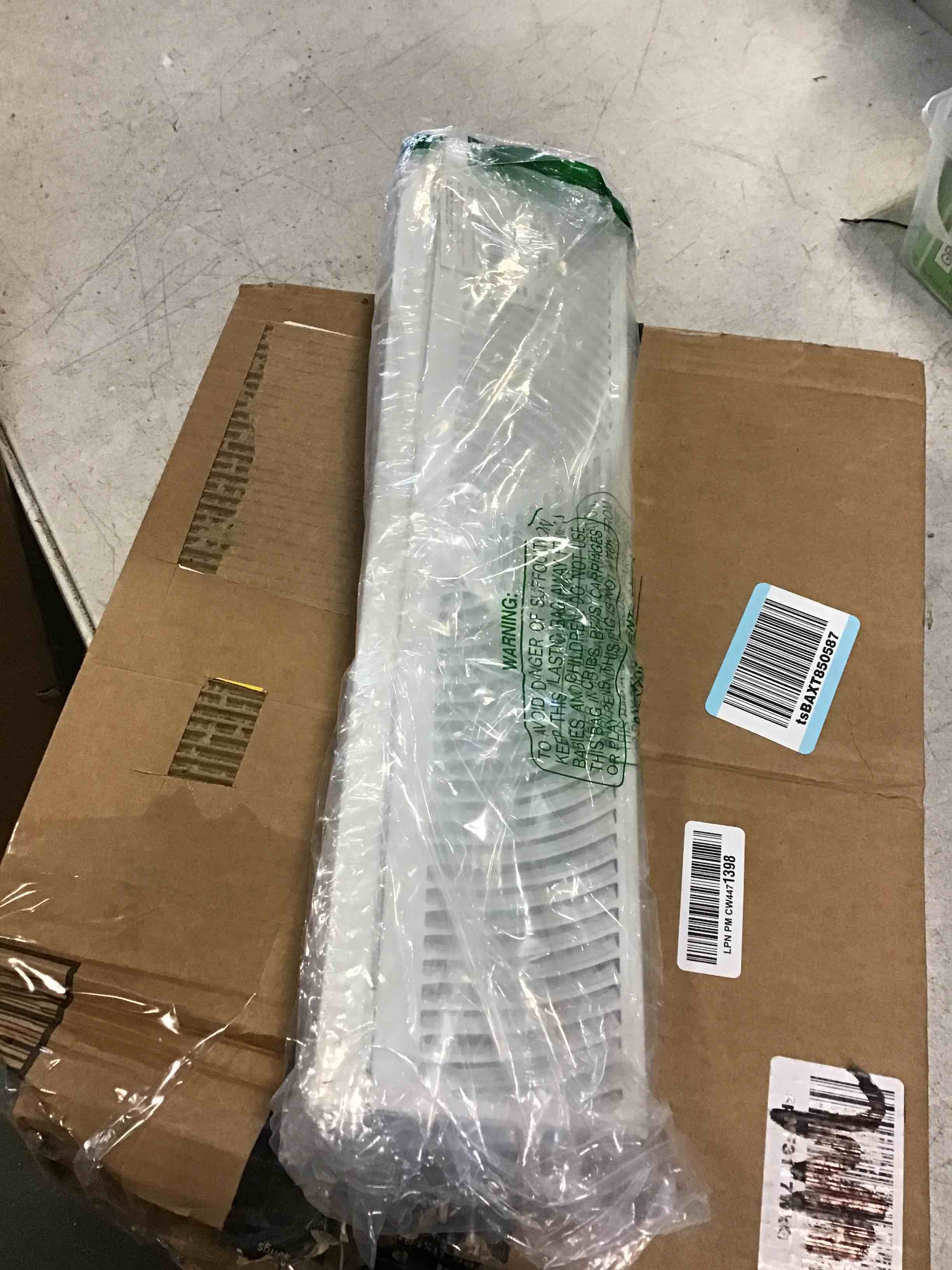 https://s3.amazonaws.com/lotting-images-prod/bidfta/BLU5513652_1699646856709.jpeg