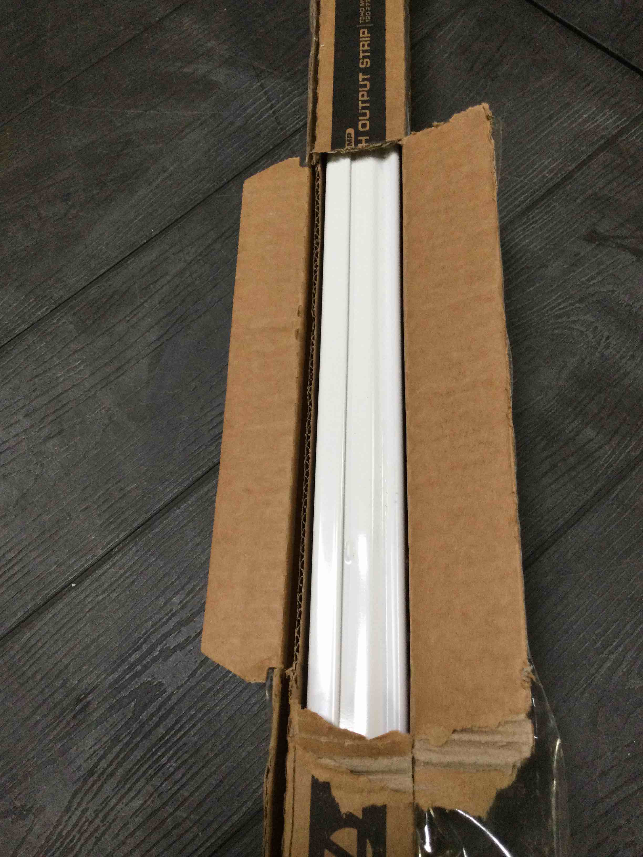https://s3.amazonaws.com/lotting-images-prod/bidfta/BLU5513881_1700062524462.jpeg