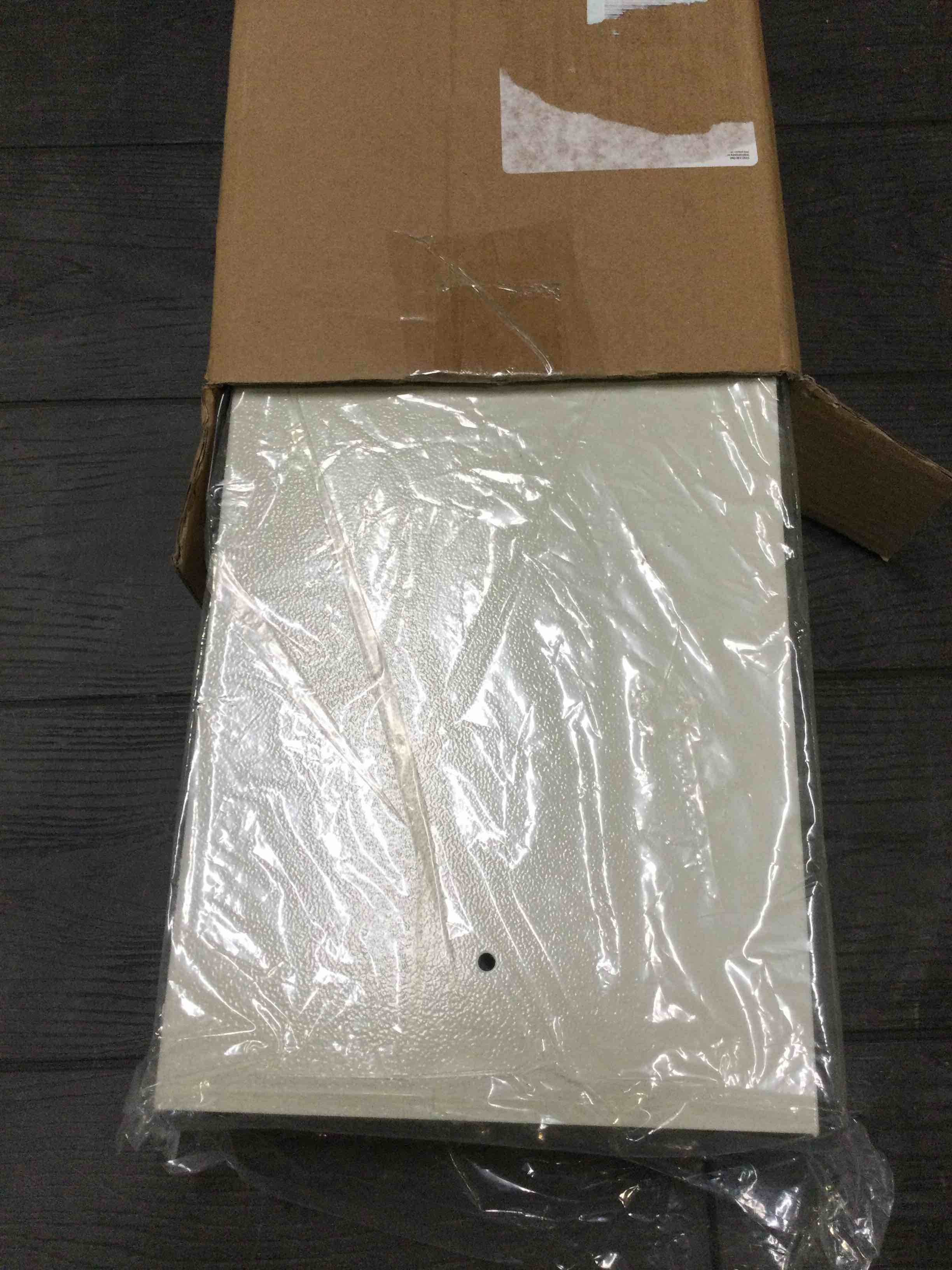 https://s3.amazonaws.com/lotting-images-prod/bidfta/BLU5513957_1700077106785.jpeg
