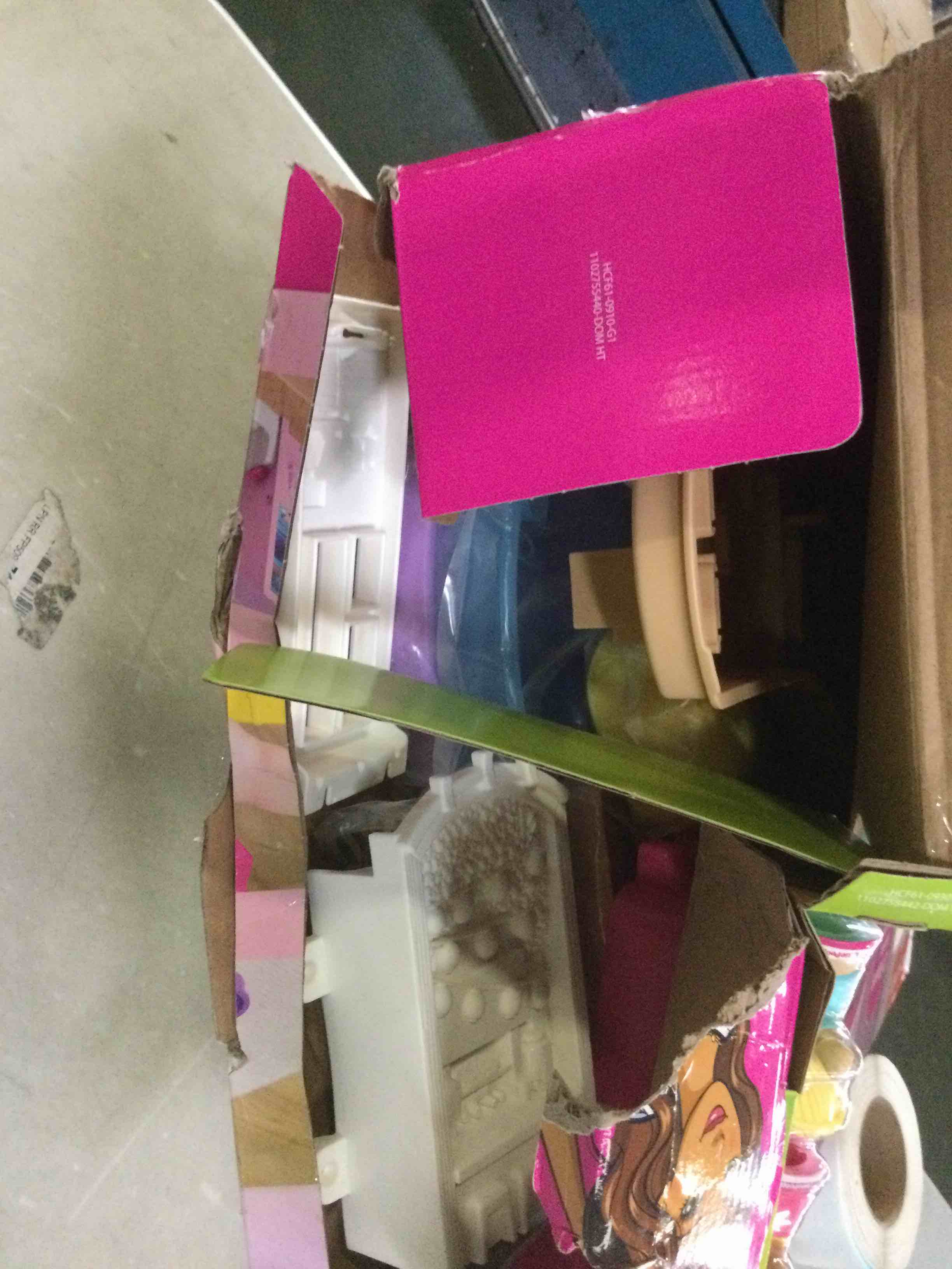 https://s3.amazonaws.com/lotting-images-prod/bidfta/BLU5514526_1699276928833.jpeg