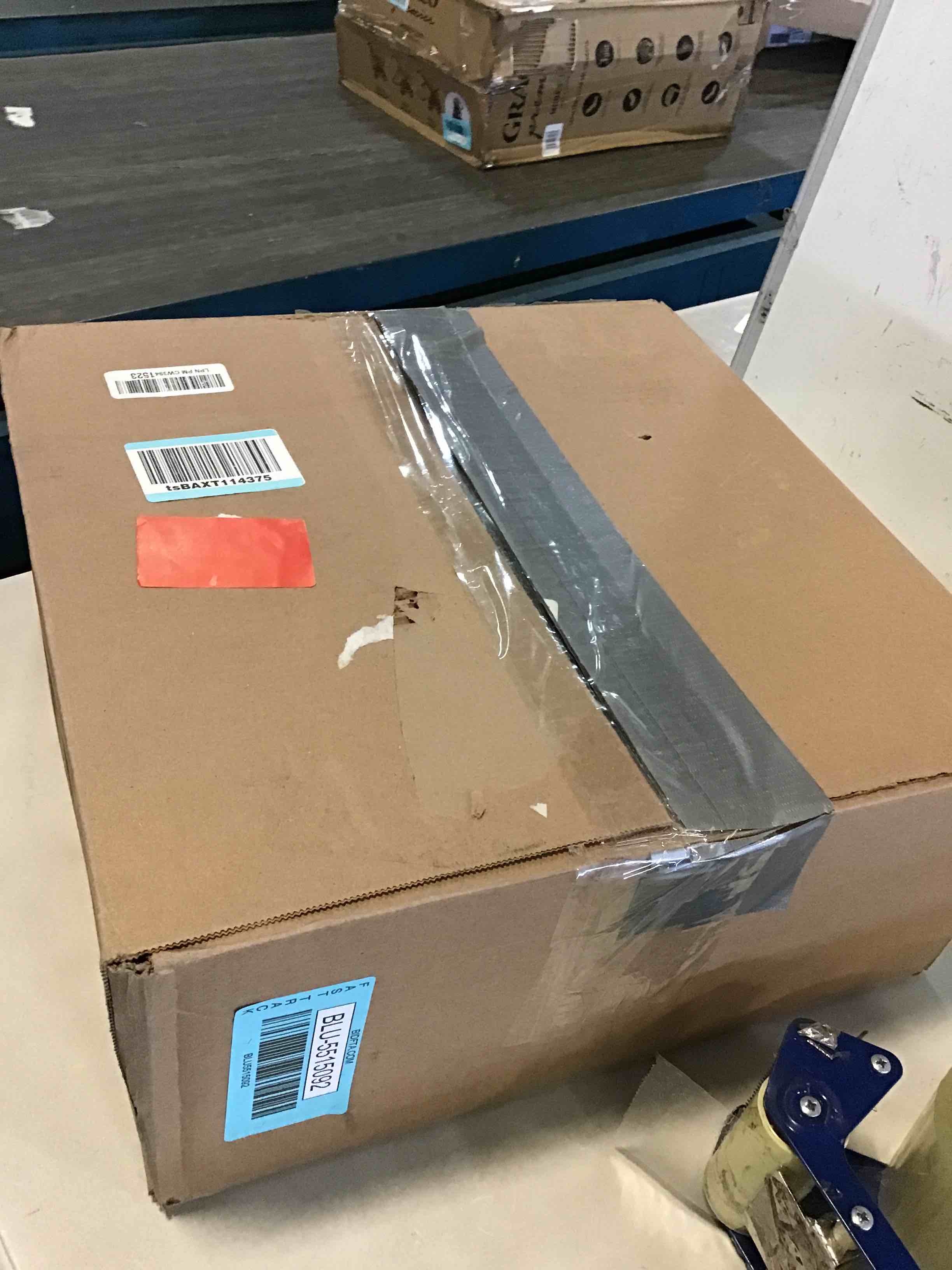 https://s3.amazonaws.com/lotting-images-prod/bidfta/BLU5515092_1699901012576.jpeg