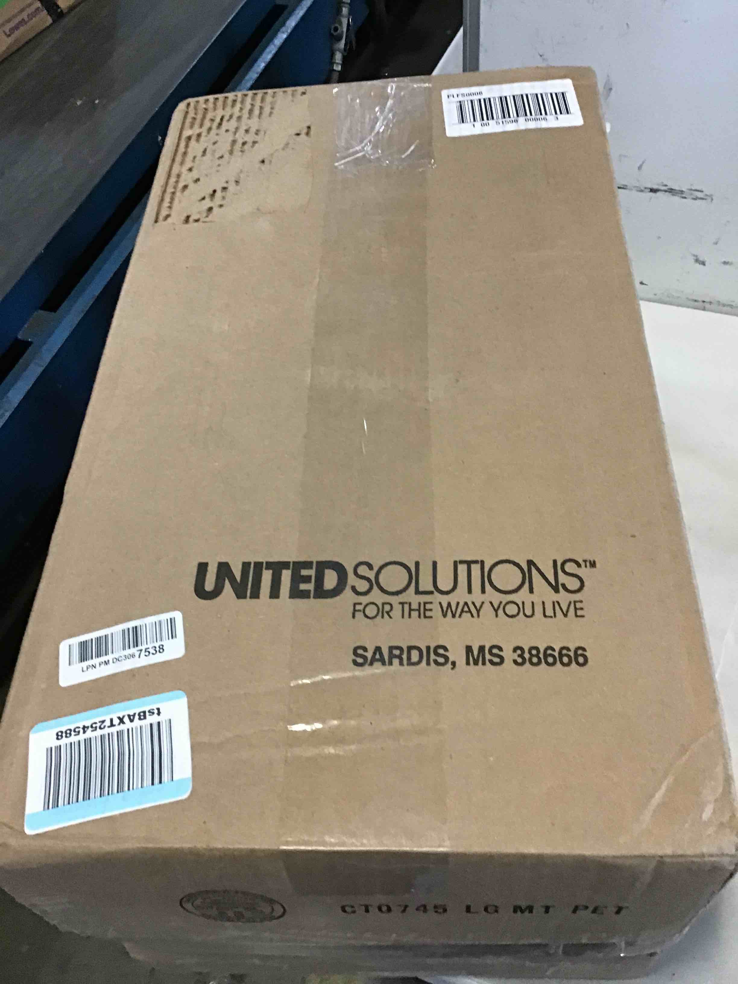 https://s3.amazonaws.com/lotting-images-prod/bidfta/BLU5515104_1699902578297.jpeg