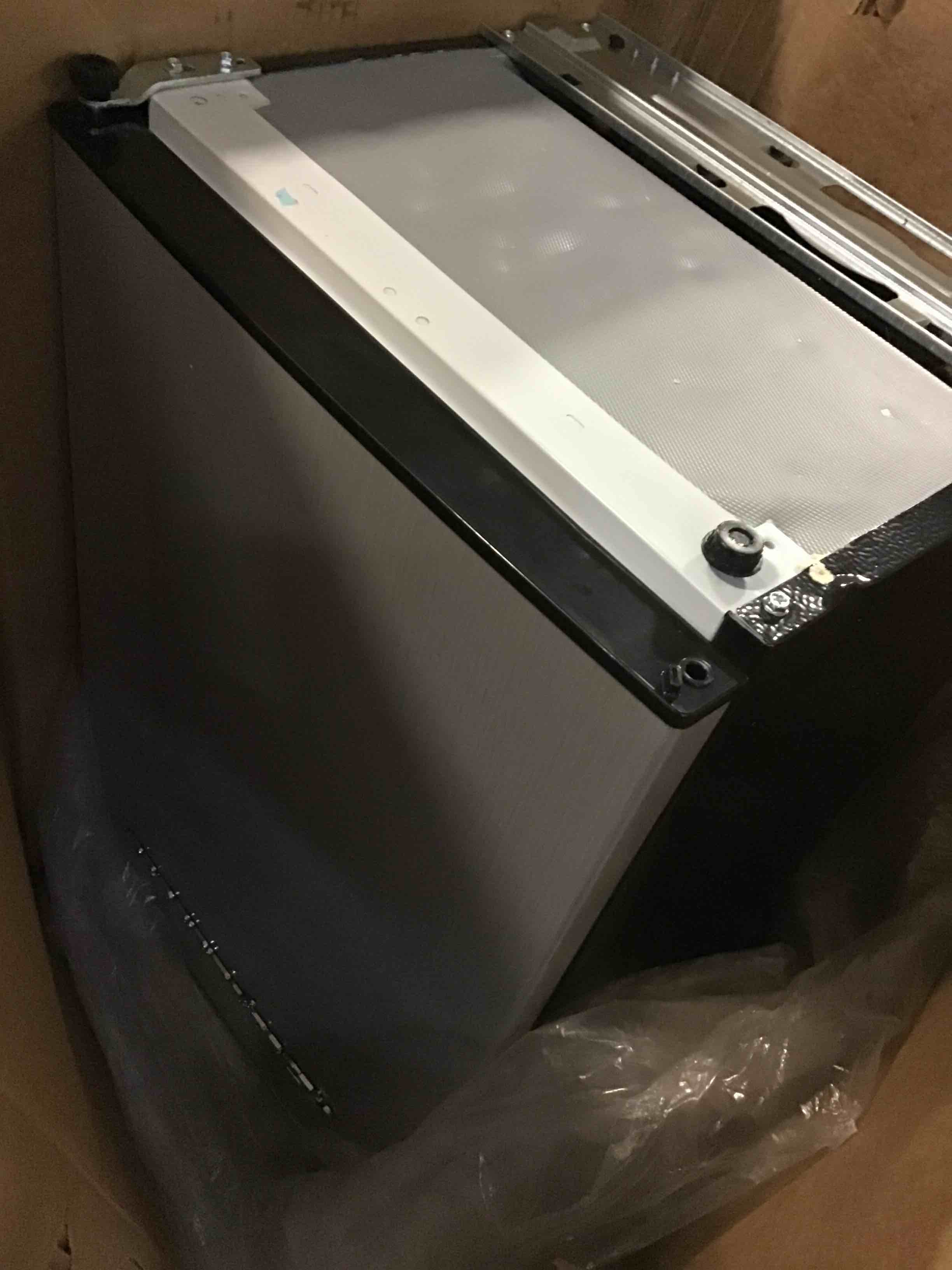 https://s3.amazonaws.com/lotting-images-prod/bidfta/BLU5515360_1700054154865.jpeg