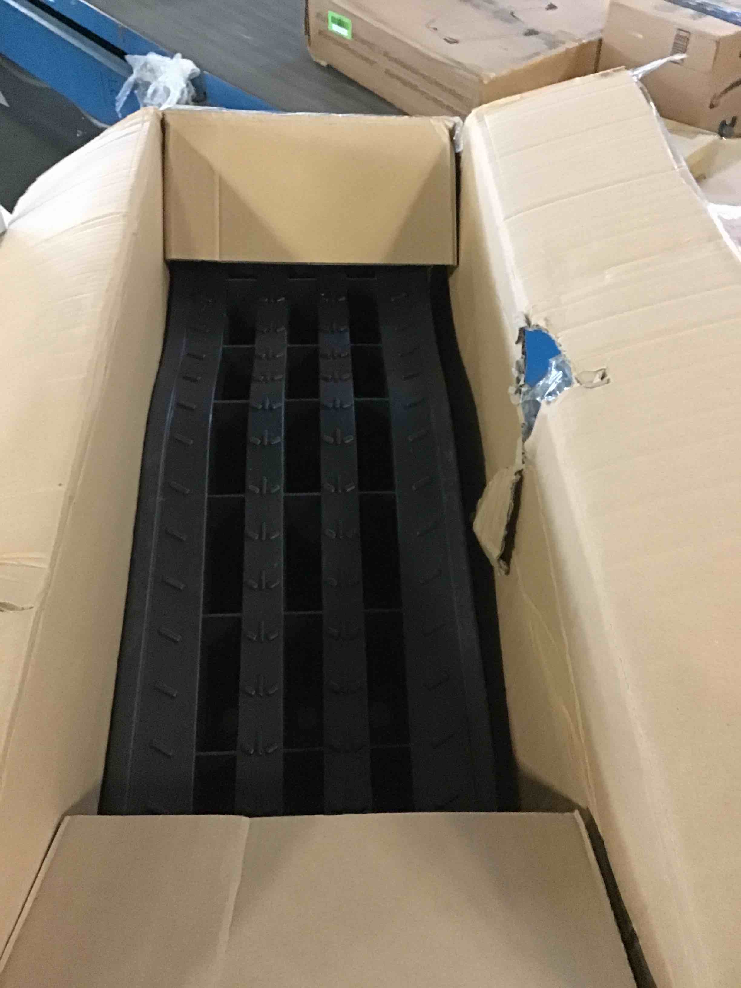 https://s3.amazonaws.com/lotting-images-prod/bidfta/BLU5515623_1700140724706.jpeg