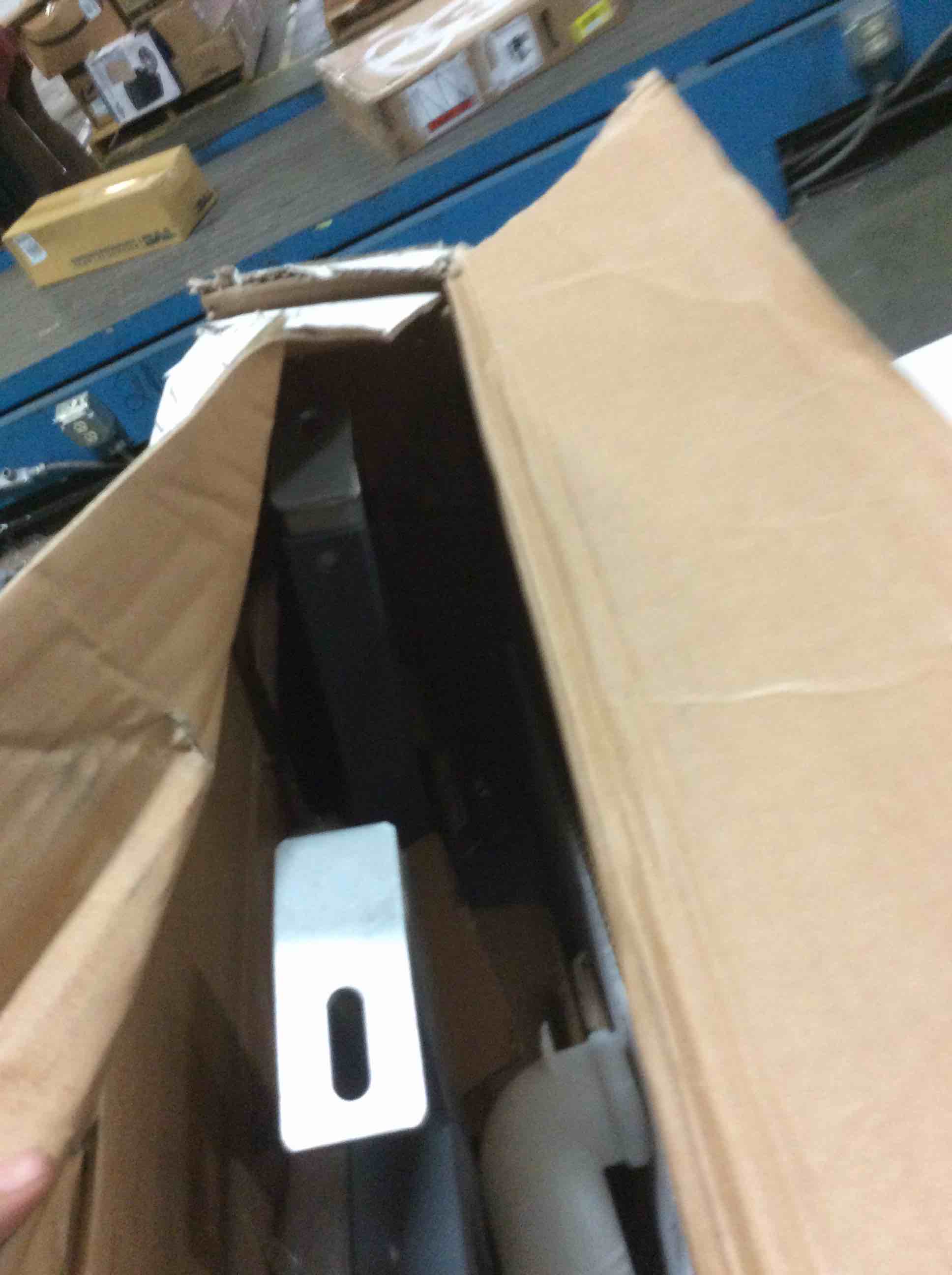 https://s3.amazonaws.com/lotting-images-prod/bidfta/BLU5516131_1697826246408.jpeg