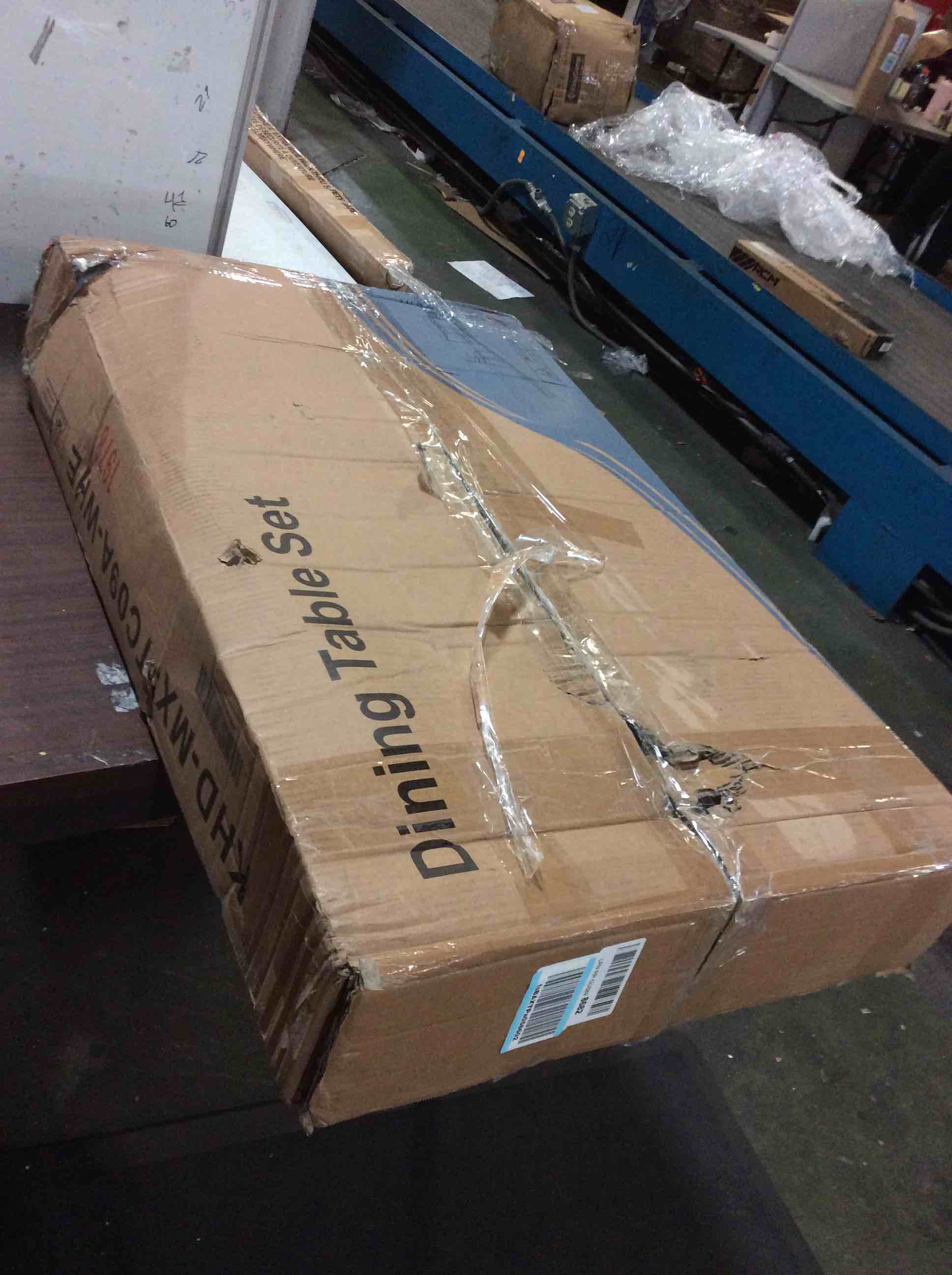 https://s3.amazonaws.com/lotting-images-prod/bidfta/BLU5516186_1698066153104.jpeg