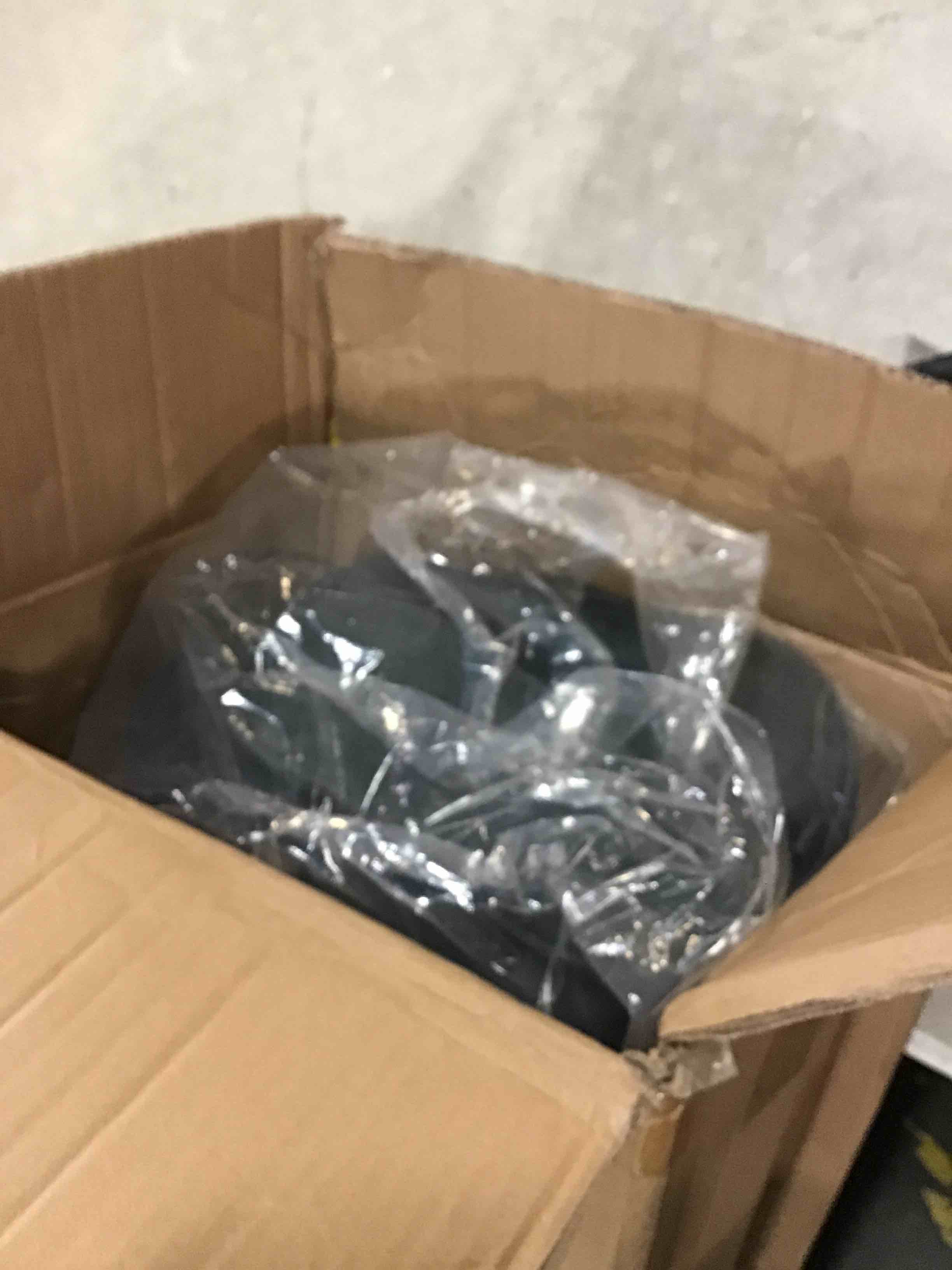 https://s3.amazonaws.com/lotting-images-prod/bidfta/BLU5516417_1698165014607.jpeg