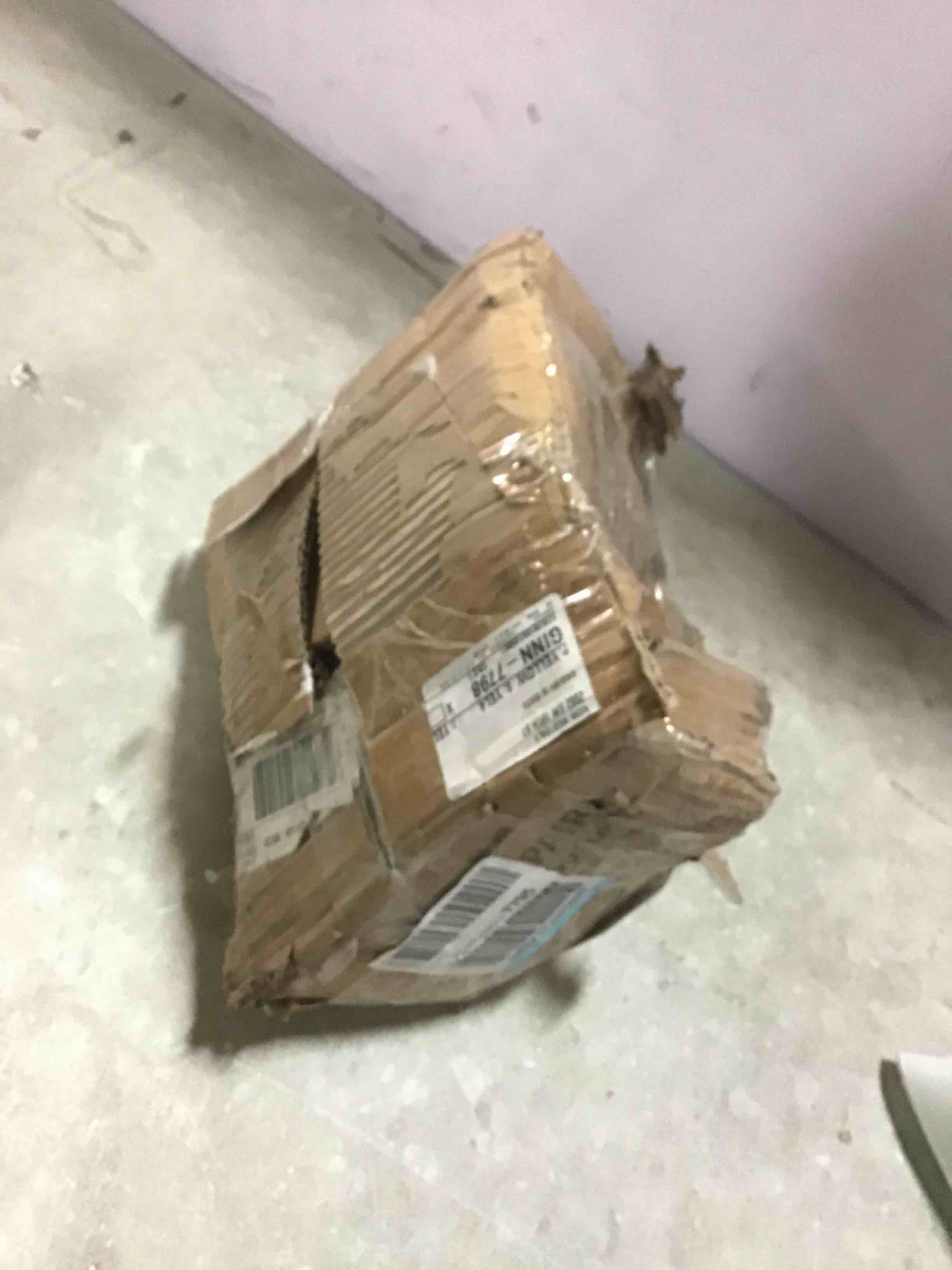 https://s3.amazonaws.com/lotting-images-prod/bidfta/BLU5516485_1698178243563.jpeg