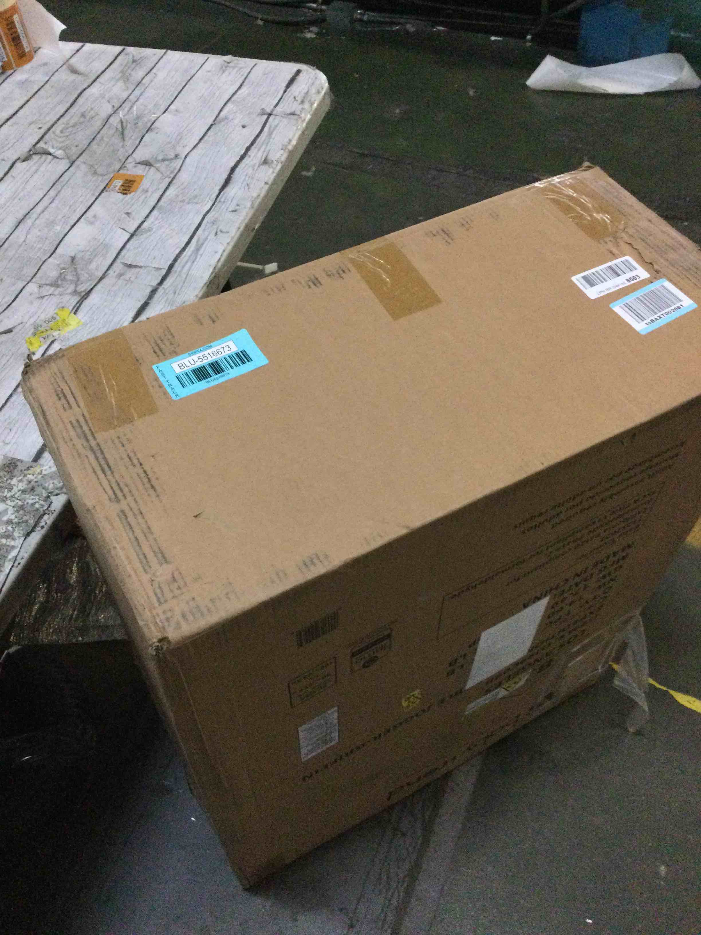 https://s3.amazonaws.com/lotting-images-prod/bidfta/BLU5516673_1698265251478.jpeg