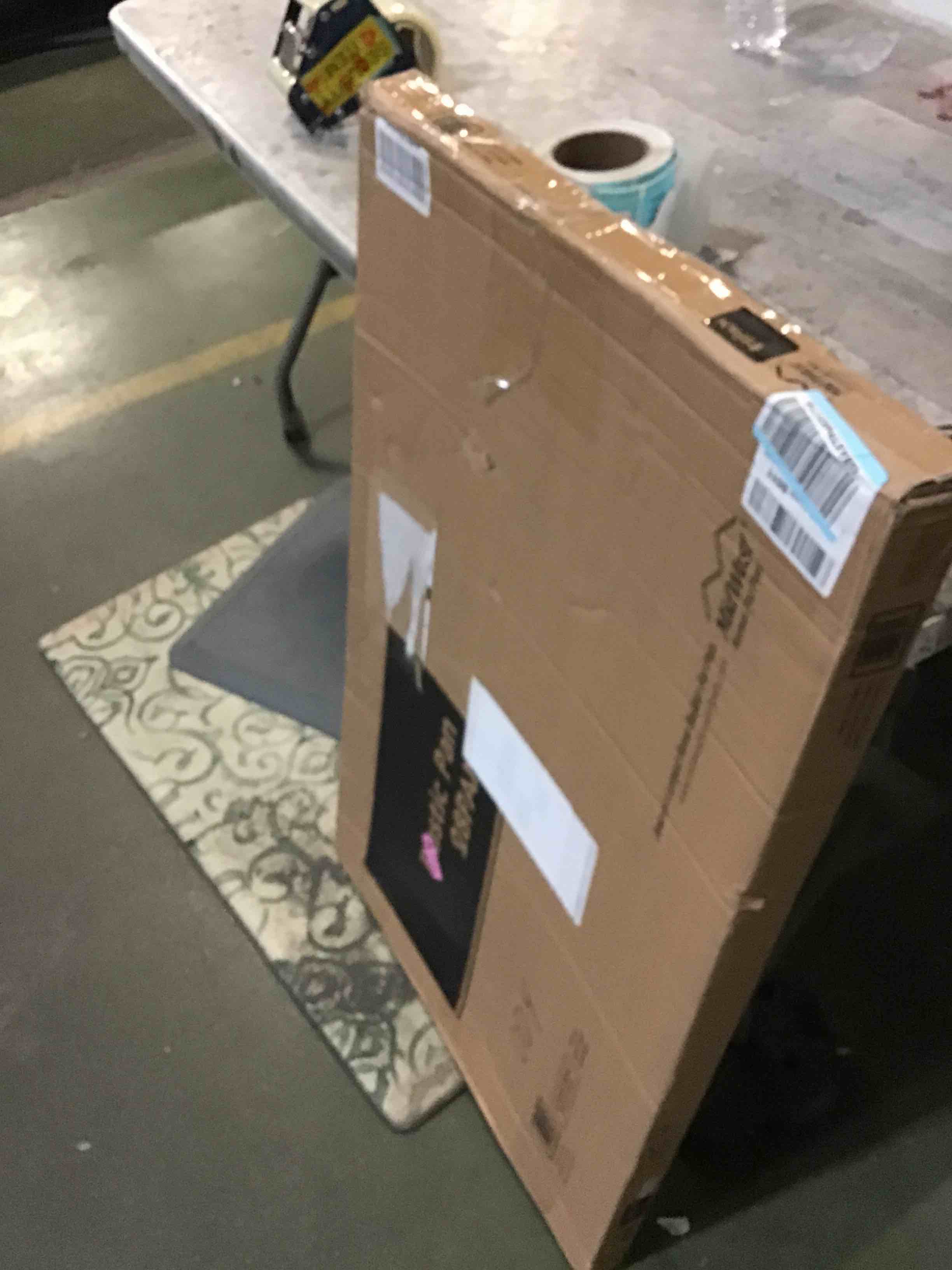 https://s3.amazonaws.com/lotting-images-prod/bidfta/BLU5516697_1698323933568.jpeg