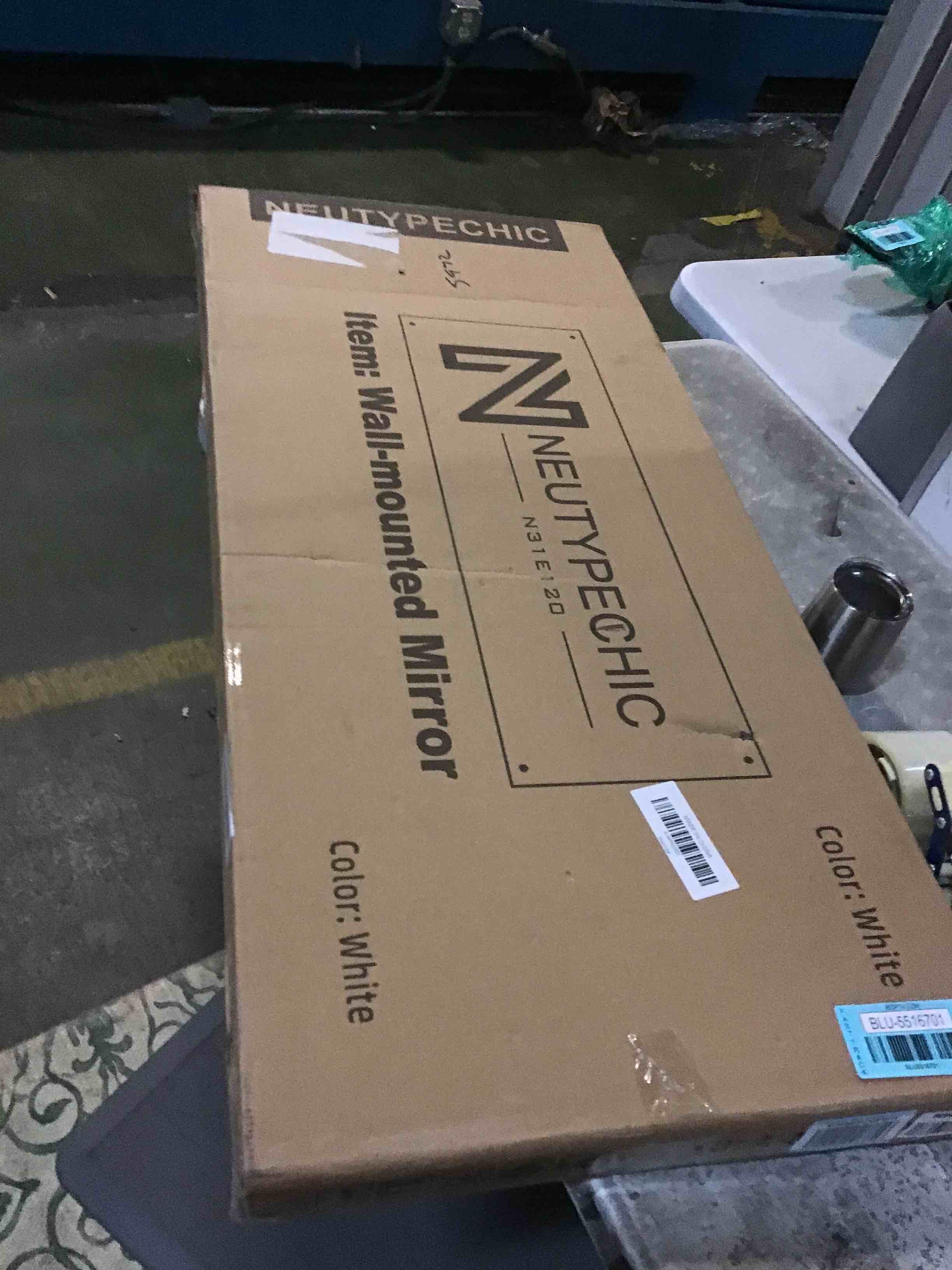 https://s3.amazonaws.com/lotting-images-prod/bidfta/BLU5516701_1698324503780.jpeg
