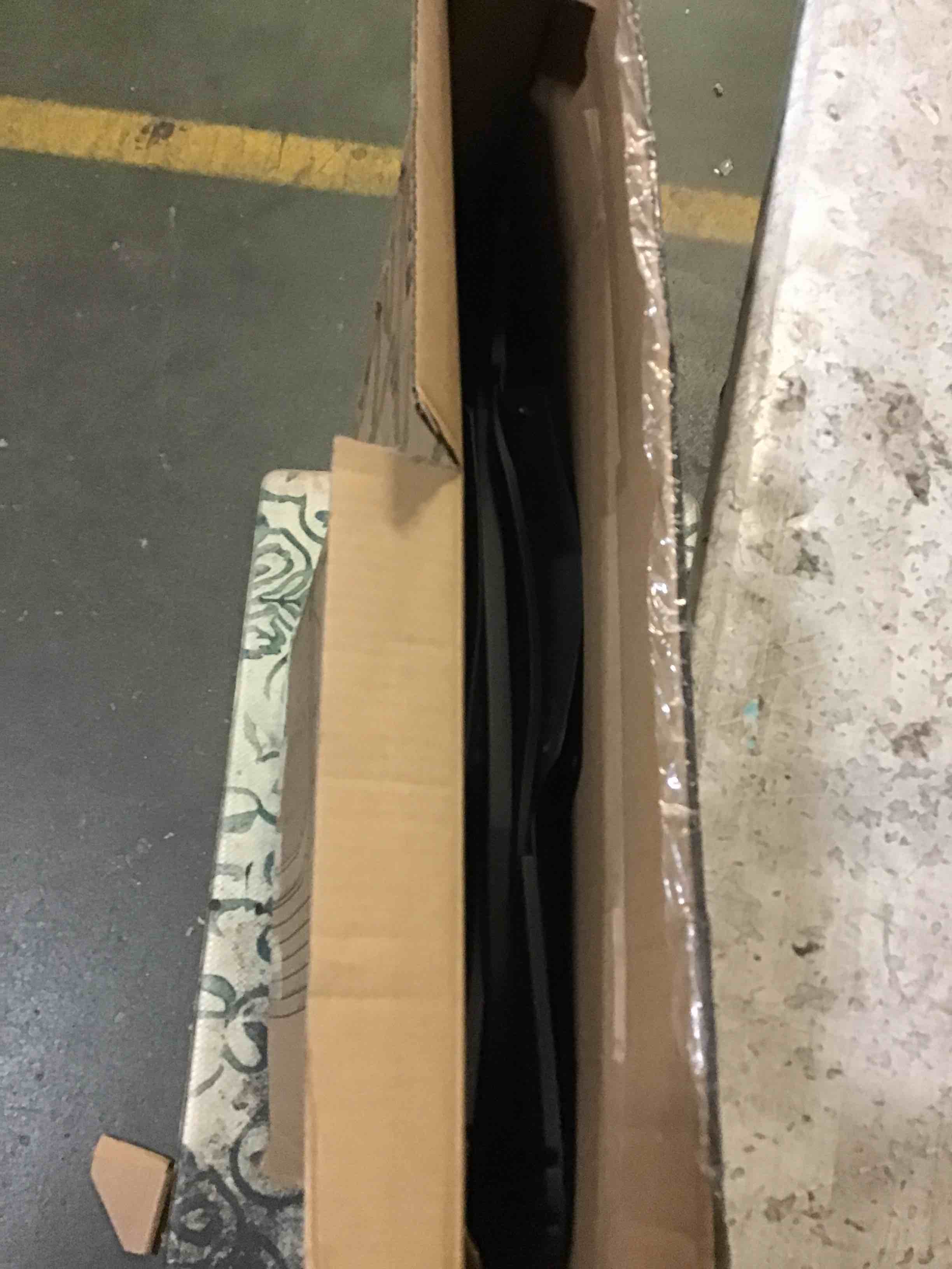 https://s3.amazonaws.com/lotting-images-prod/bidfta/BLU5516831_1698350679083.jpeg
