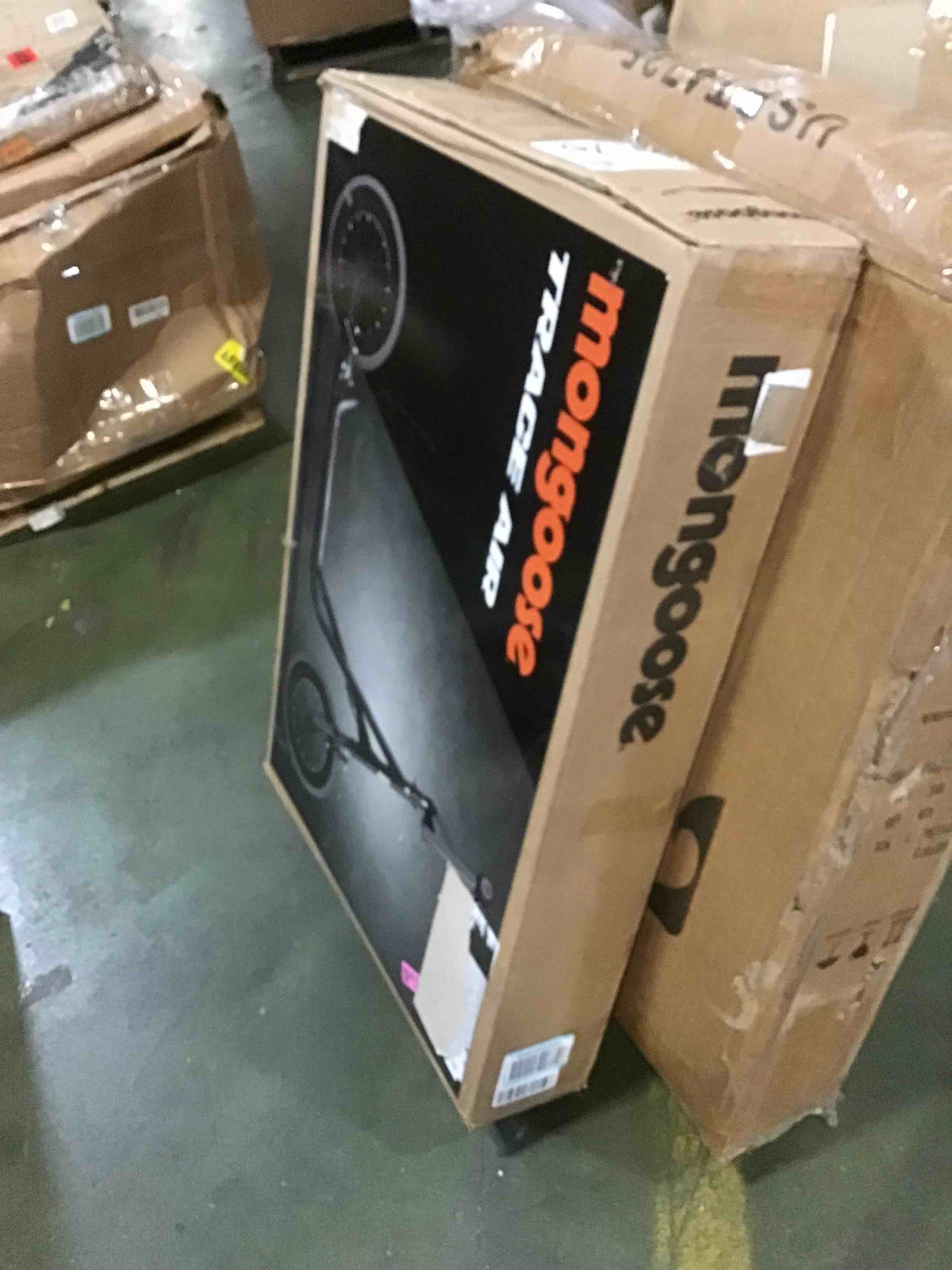 https://s3.amazonaws.com/lotting-images-prod/bidfta/BLU5516881_1698414553056.jpeg