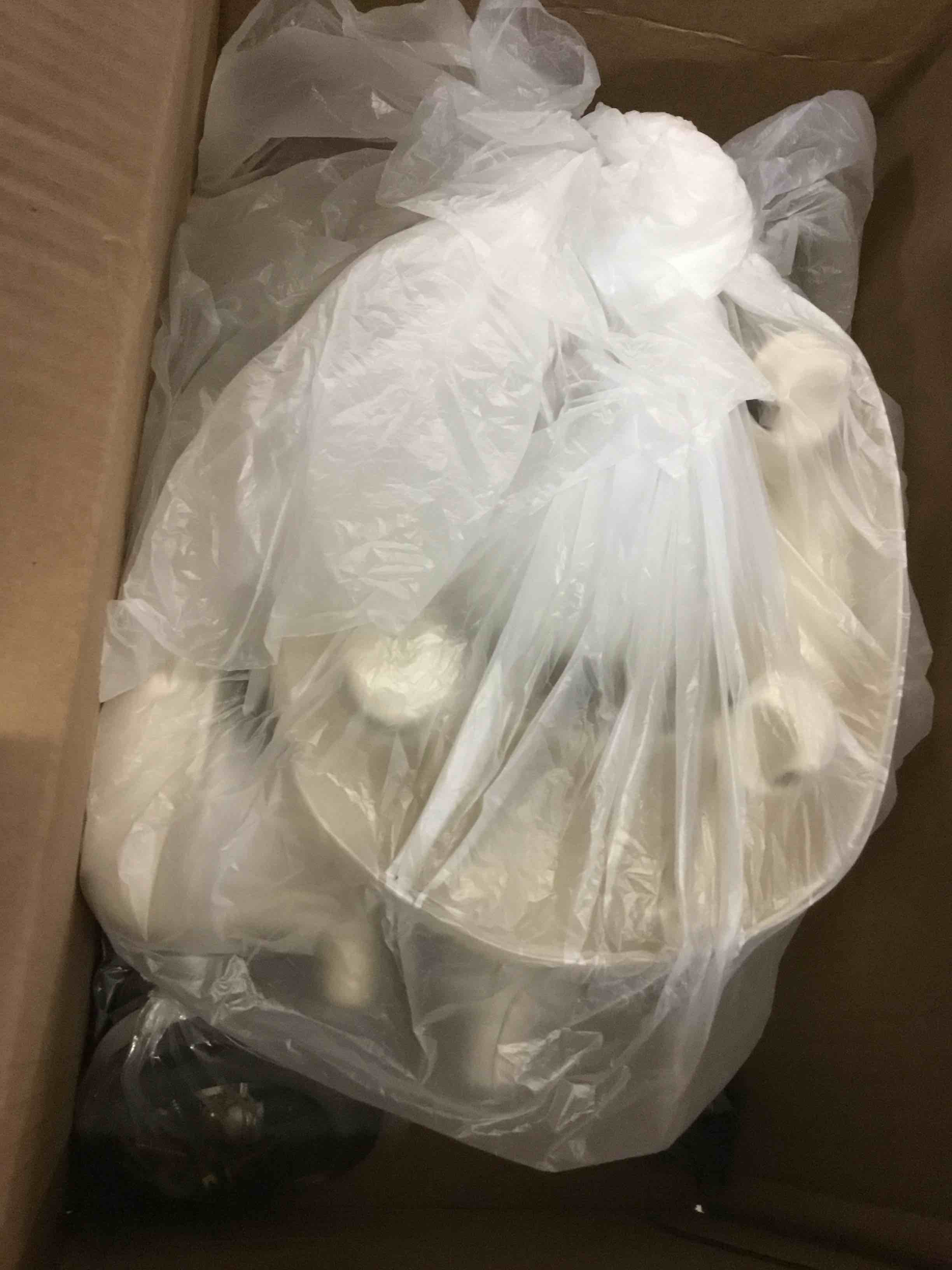 https://s3.amazonaws.com/lotting-images-prod/bidfta/BLU5517044_1698670514597.jpeg