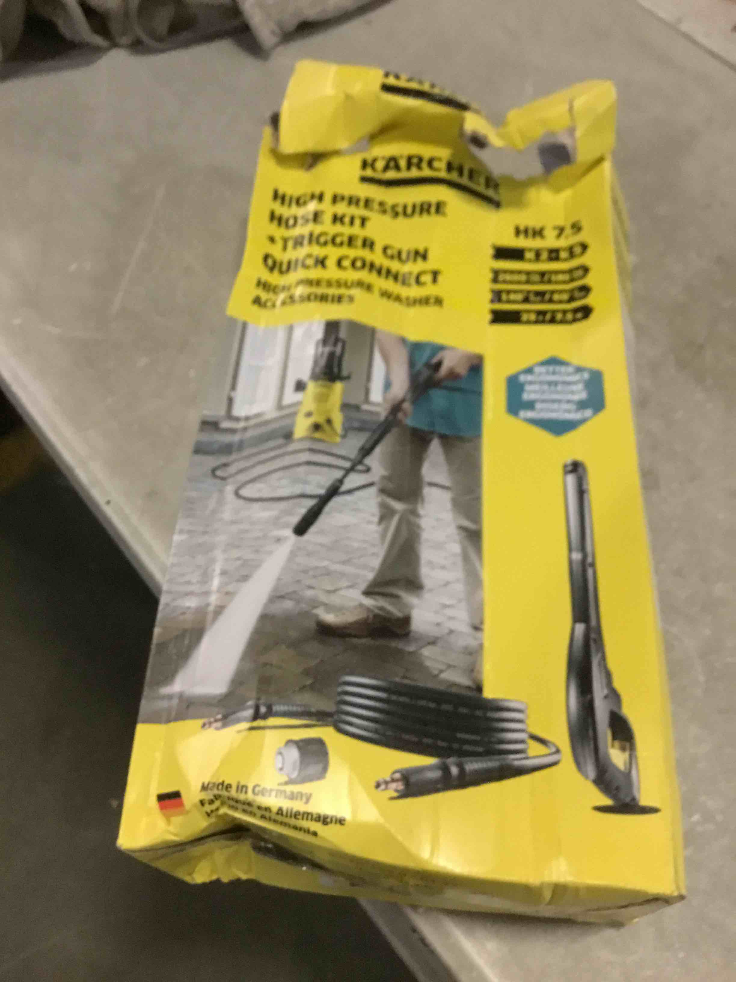 https://s3.amazonaws.com/lotting-images-prod/bidfta/BLU5517052_1698671470821.jpeg