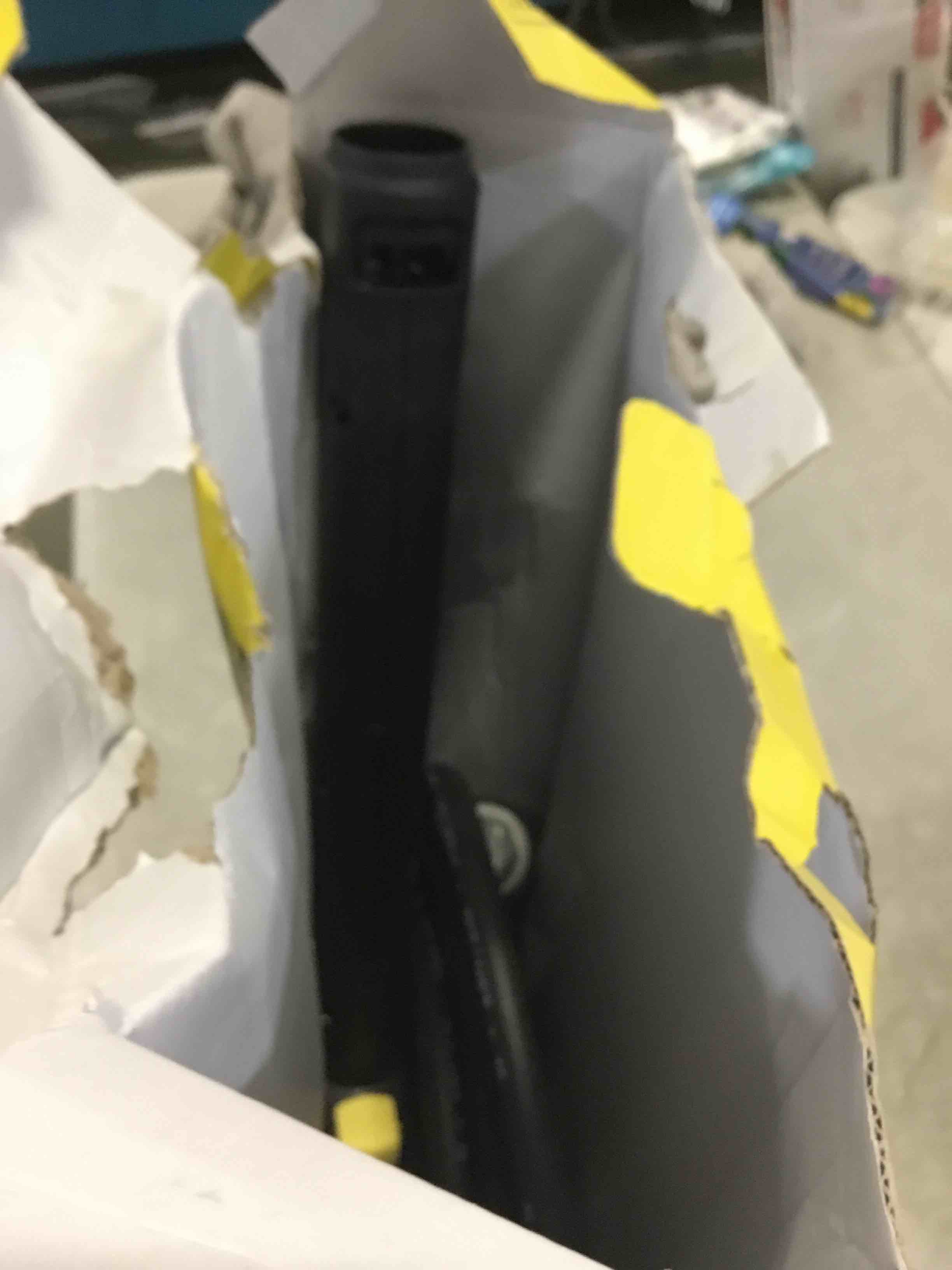 https://s3.amazonaws.com/lotting-images-prod/bidfta/BLU5517052_1698671491364.jpeg