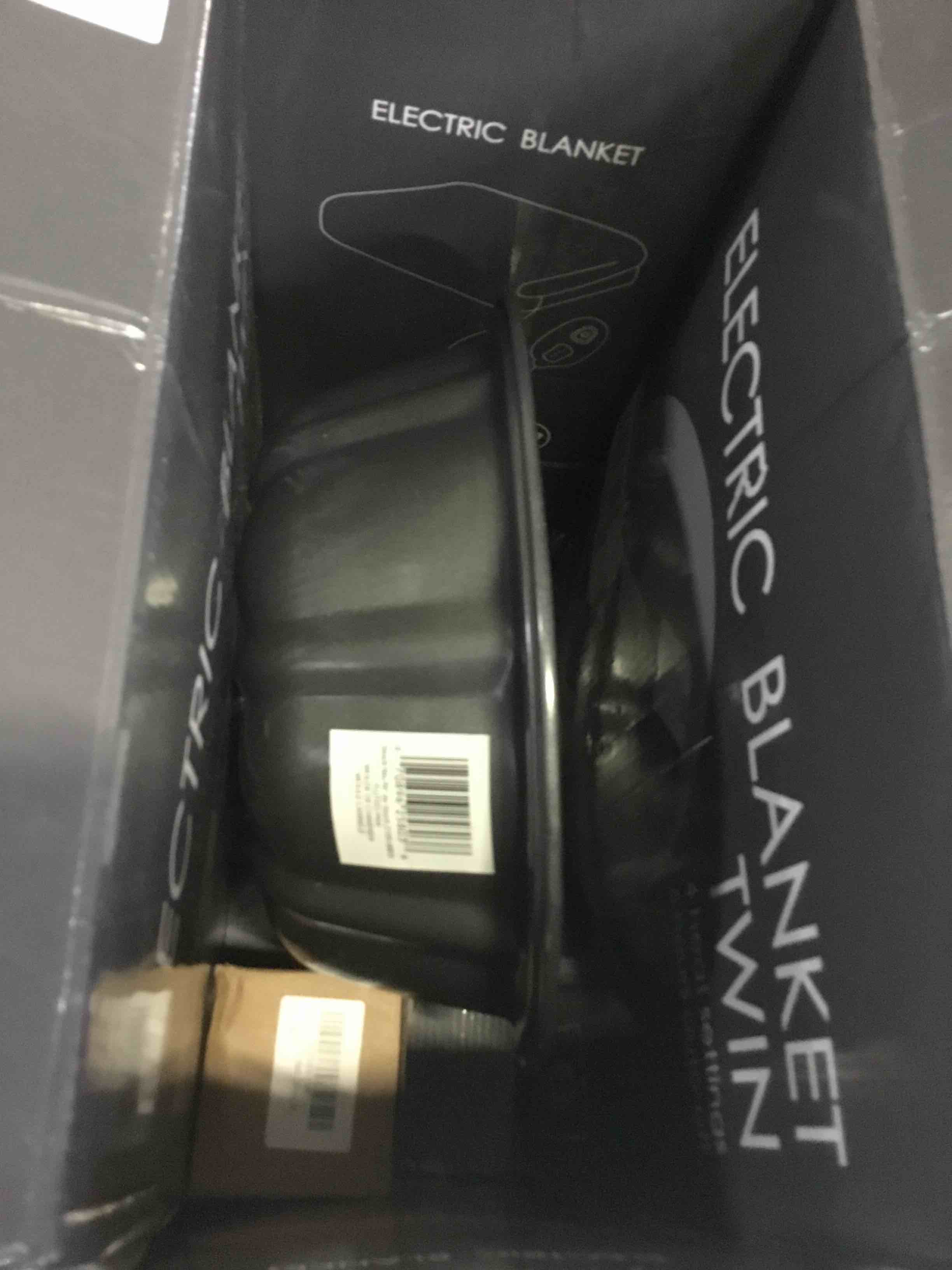 https://s3.amazonaws.com/lotting-images-prod/bidfta/BLU5517318_1698777010616.jpeg