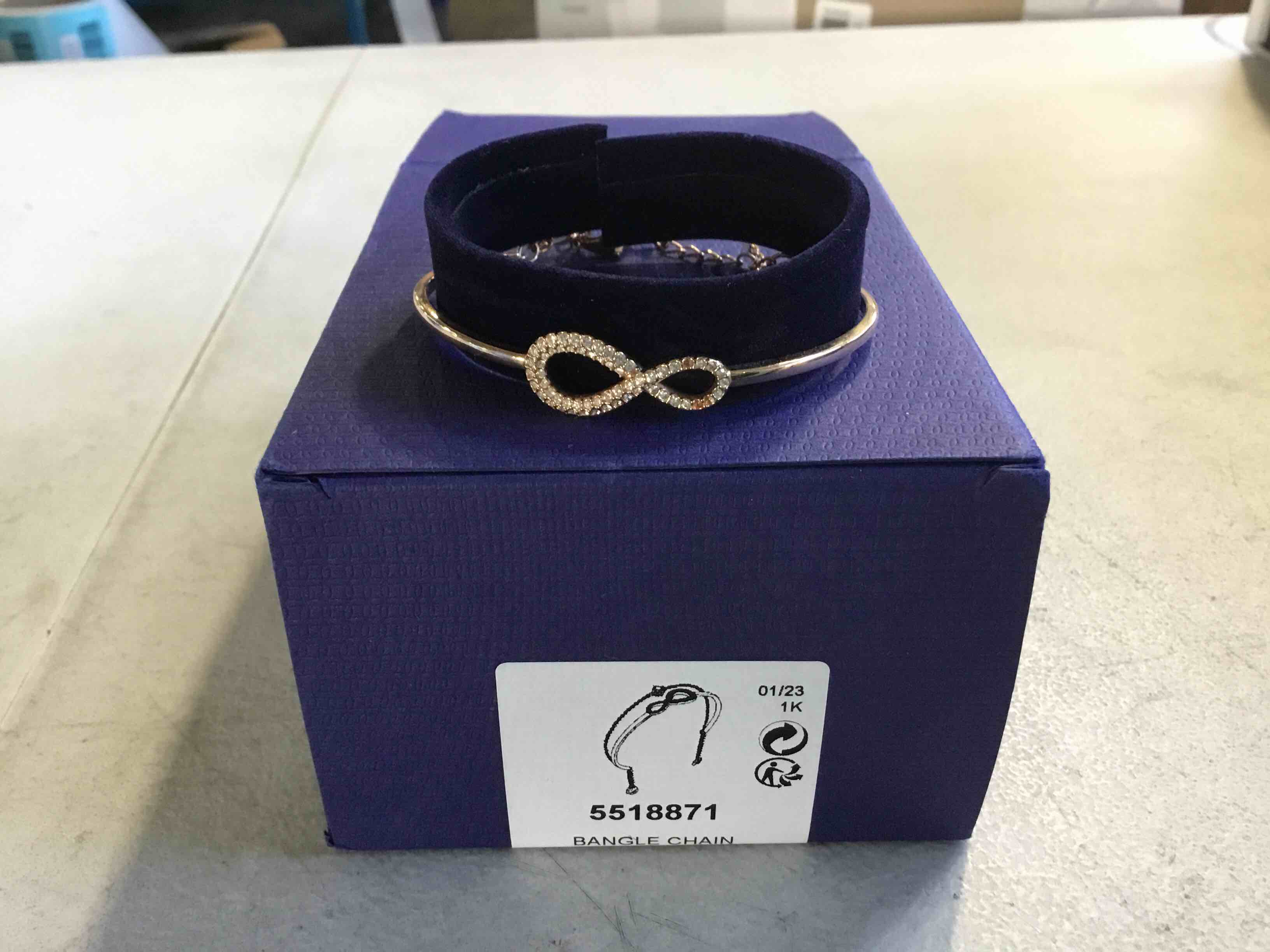 https://s3.amazonaws.com/lotting-images-prod/bidfta/BLU5518349_1701183009434.jpeg