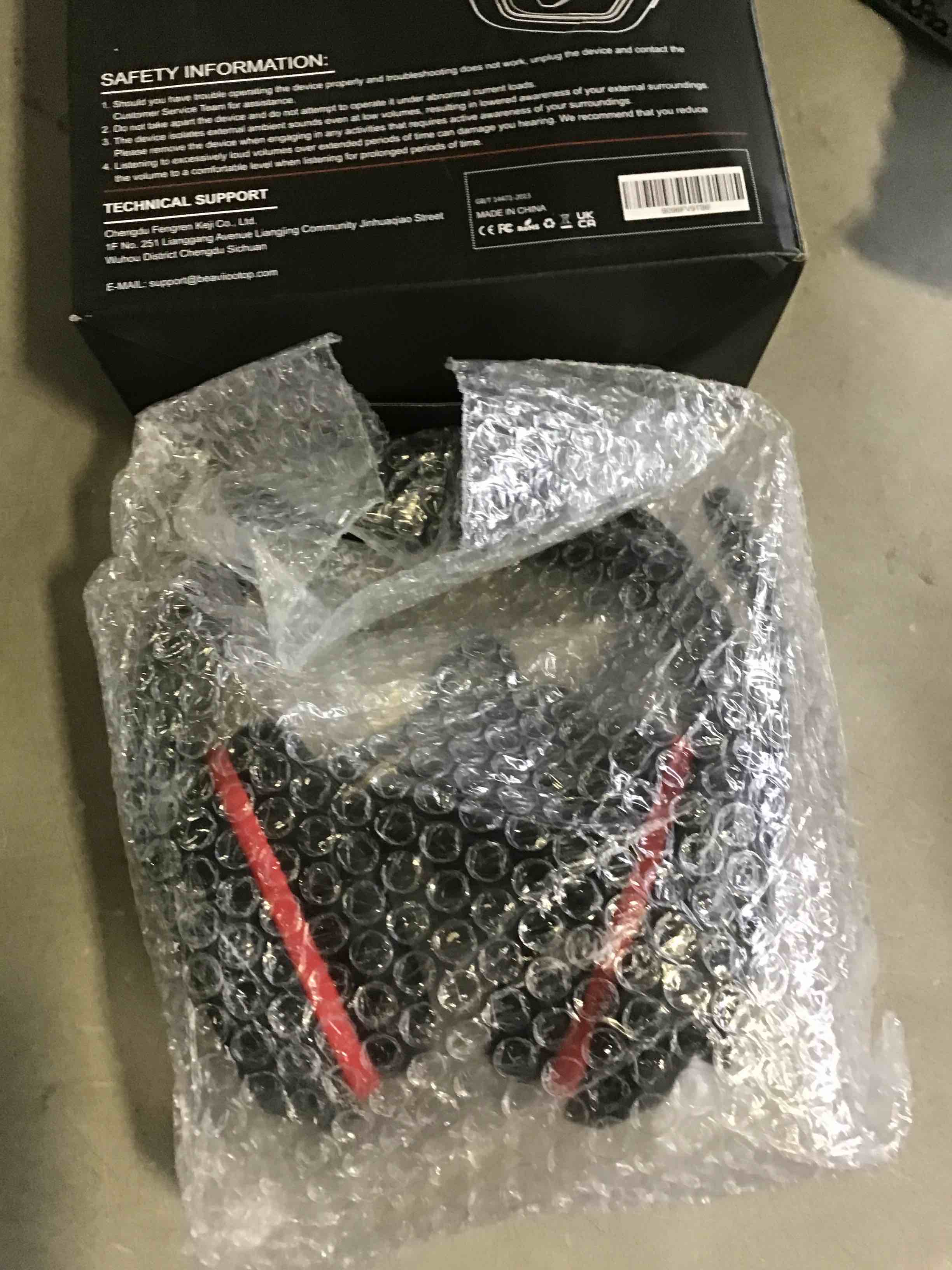 https://s3.amazonaws.com/lotting-images-prod/bidfta/BLU5518895_1701874495027.jpeg