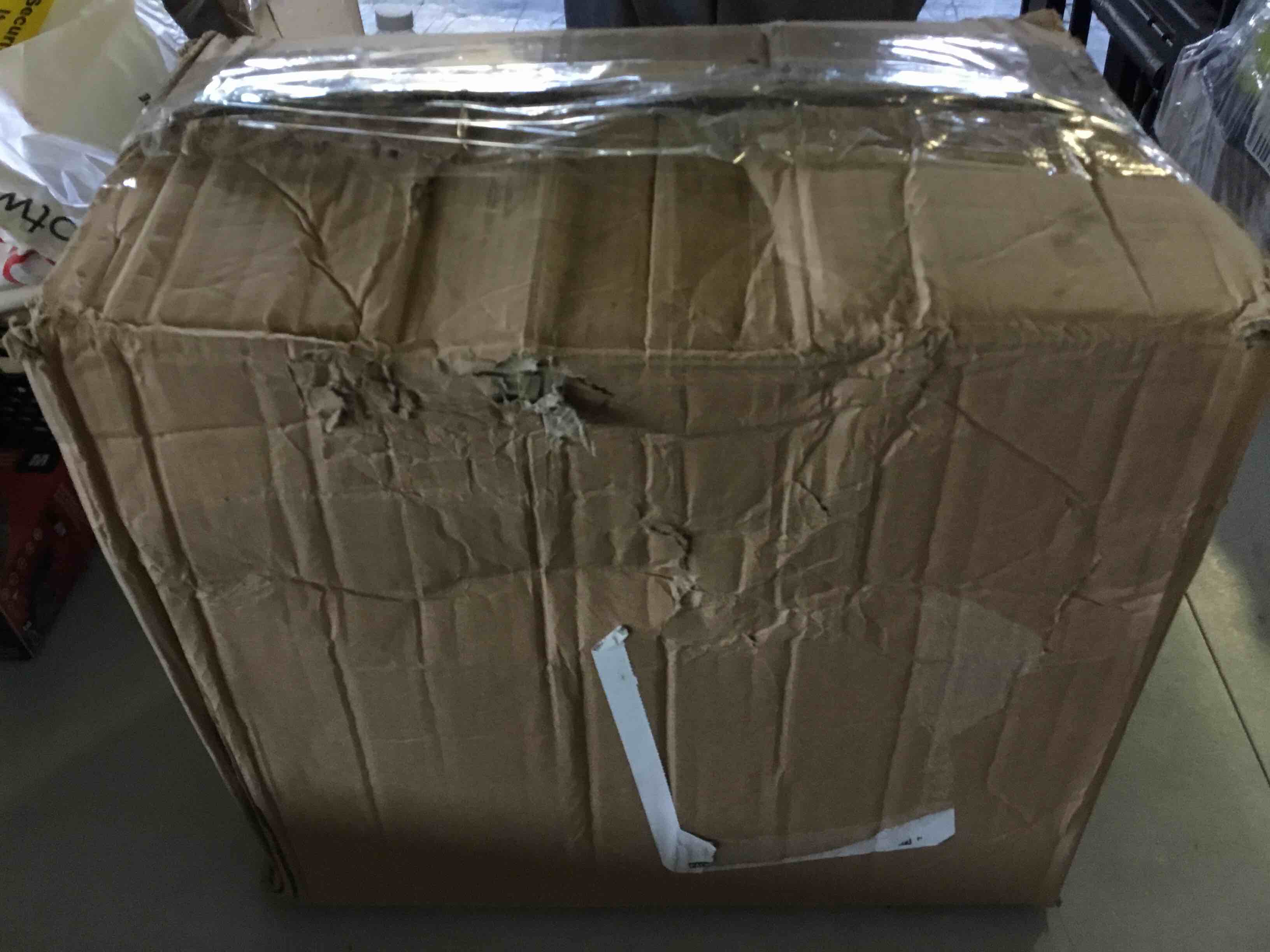 https://s3.amazonaws.com/lotting-images-prod/bidfta/BLU5519903_1698942779180.jpeg