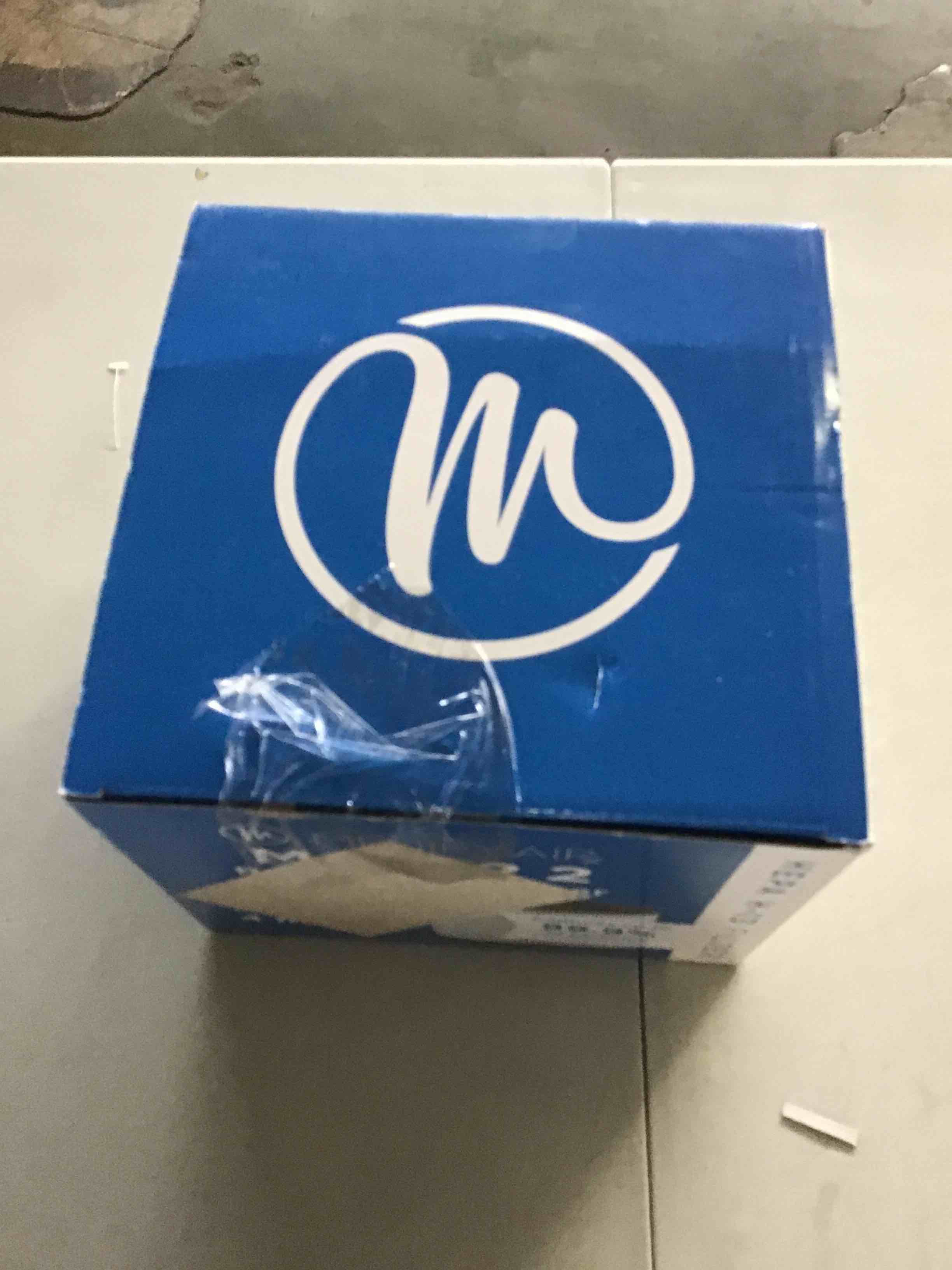 https://s3.amazonaws.com/lotting-images-prod/bidfta/BLU5520358_1699368802423.jpeg