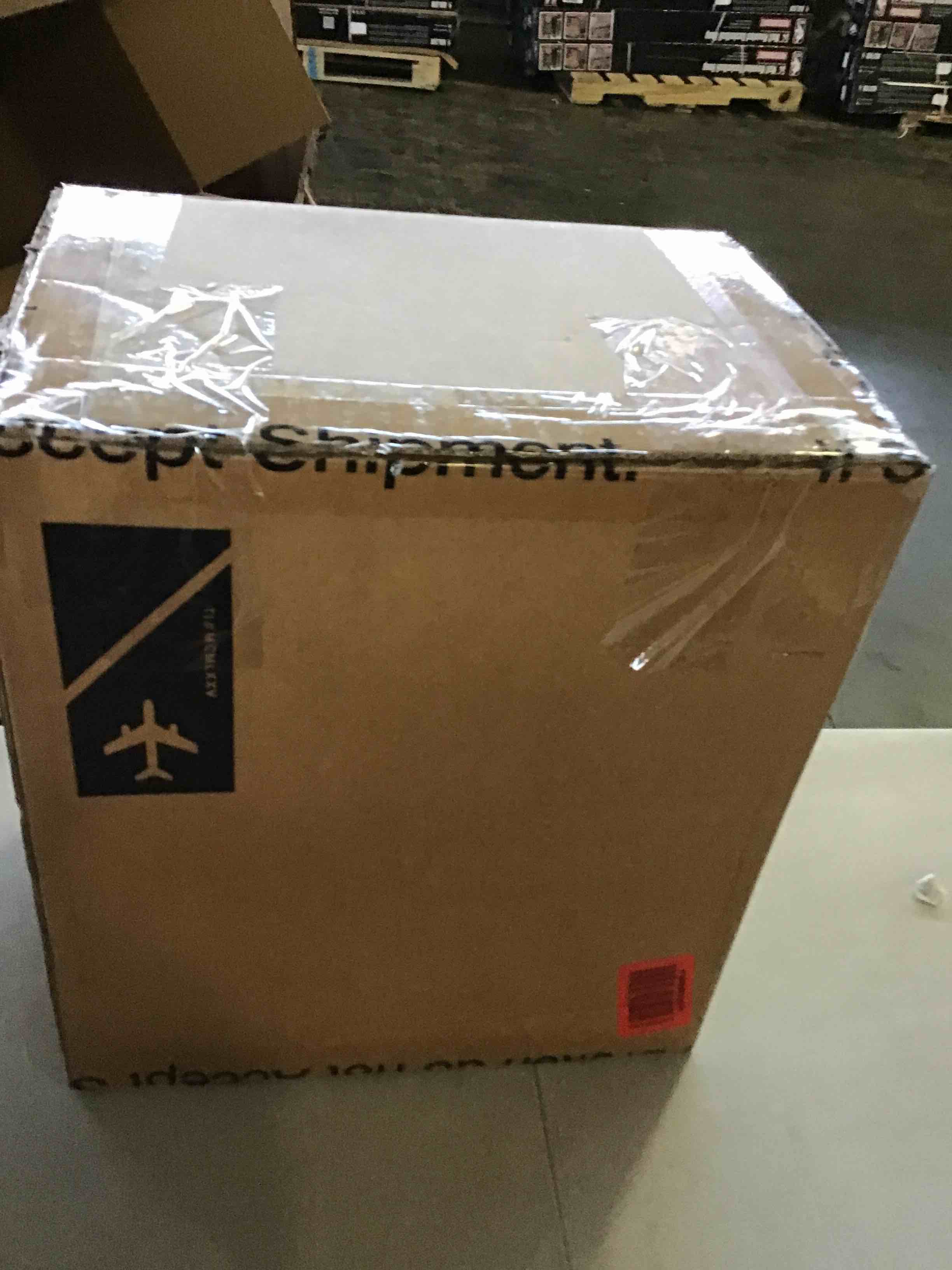 https://s3.amazonaws.com/lotting-images-prod/bidfta/BLU5520395_1699375649912.jpeg