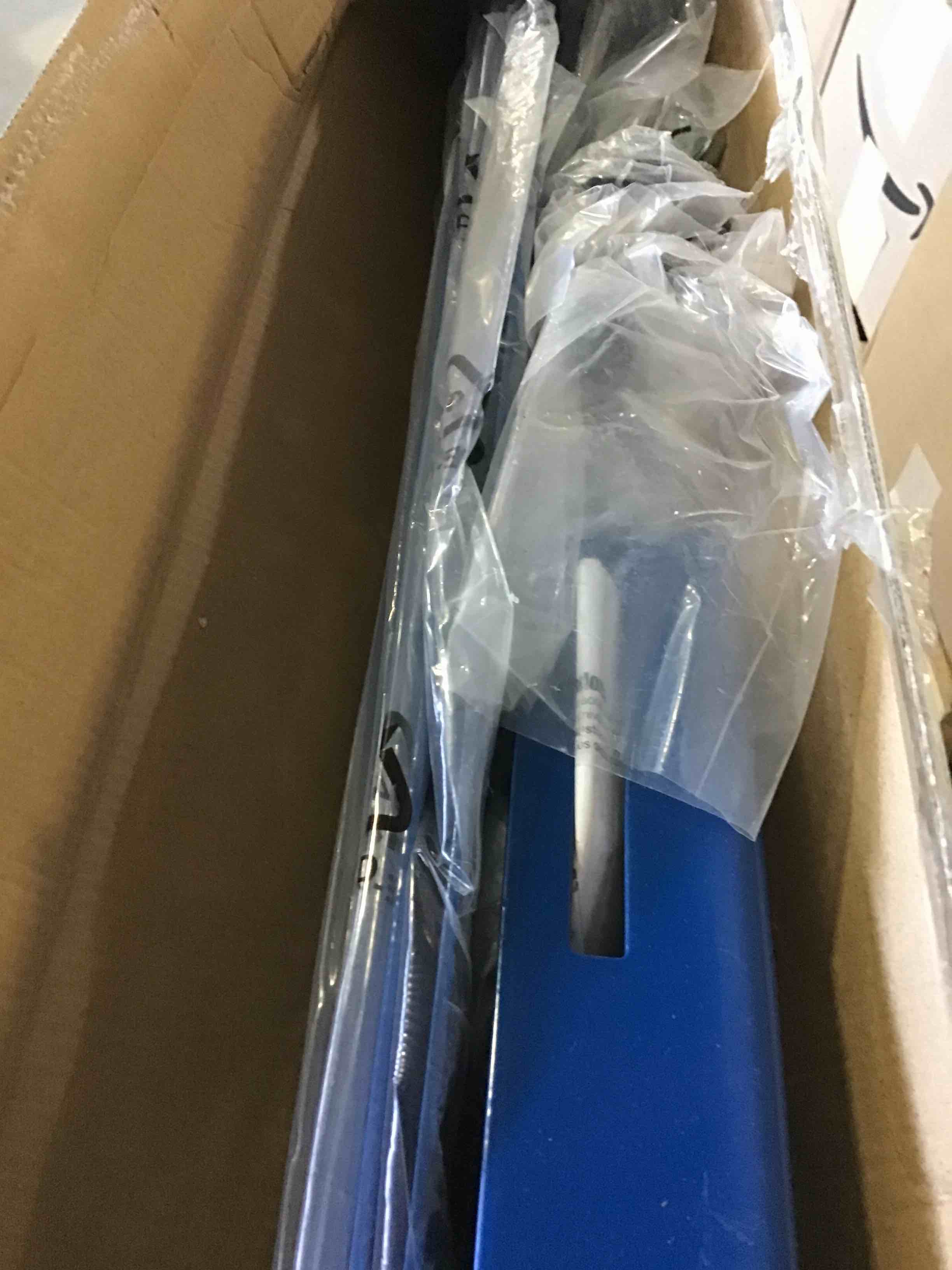 https://s3.amazonaws.com/lotting-images-prod/bidfta/BLU5520397_1699375958587.jpeg