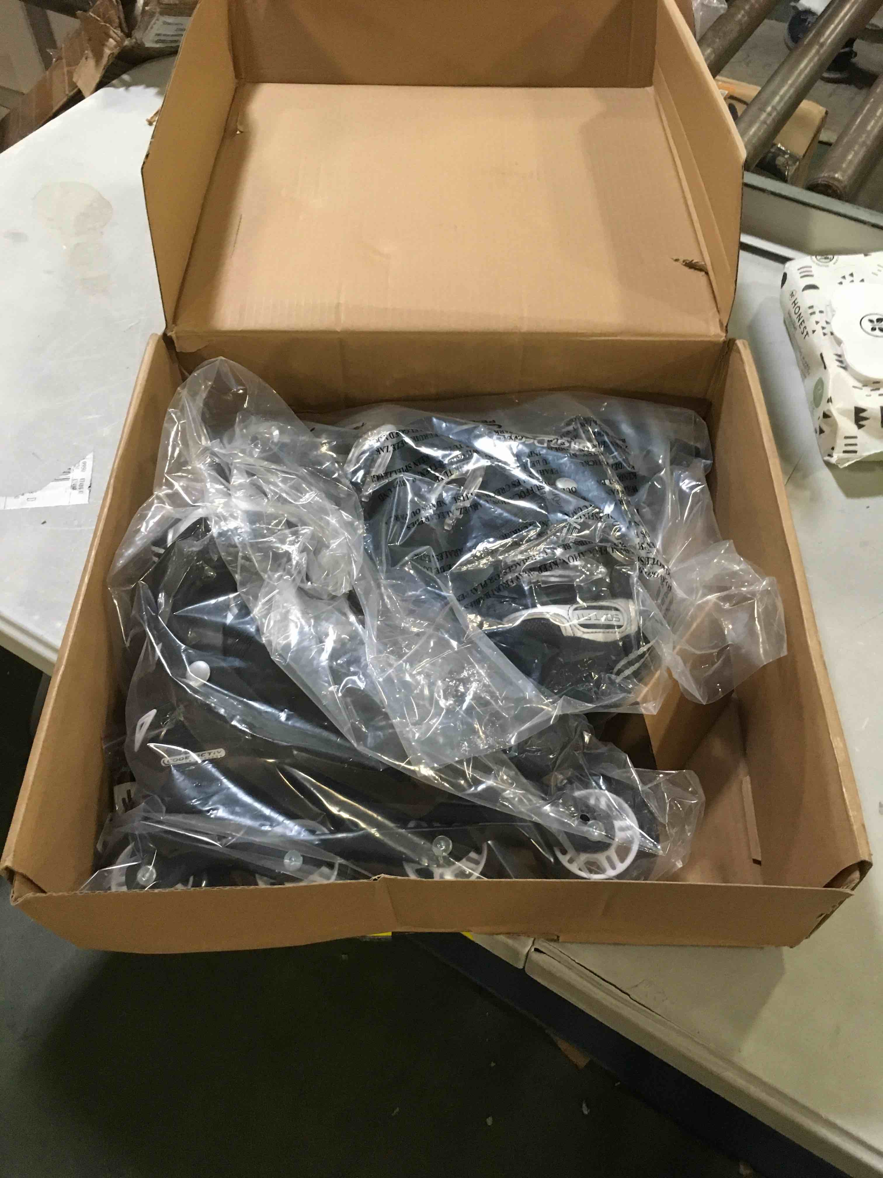 https://s3.amazonaws.com/lotting-images-prod/bidfta/BLU5520560_1698238377491.jpeg