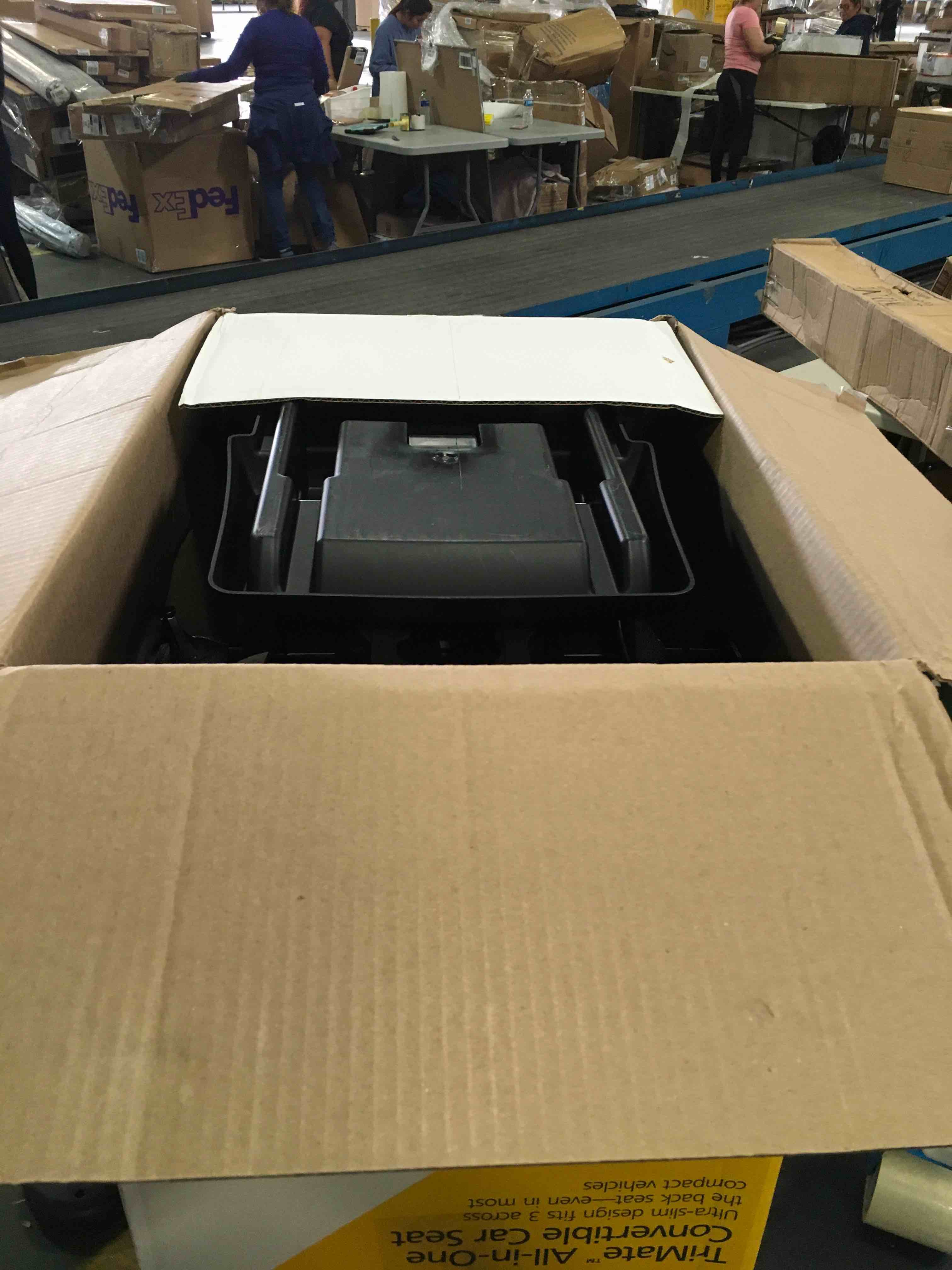 https://s3.amazonaws.com/lotting-images-prod/bidfta/BLU5520860_1698341979808.jpeg