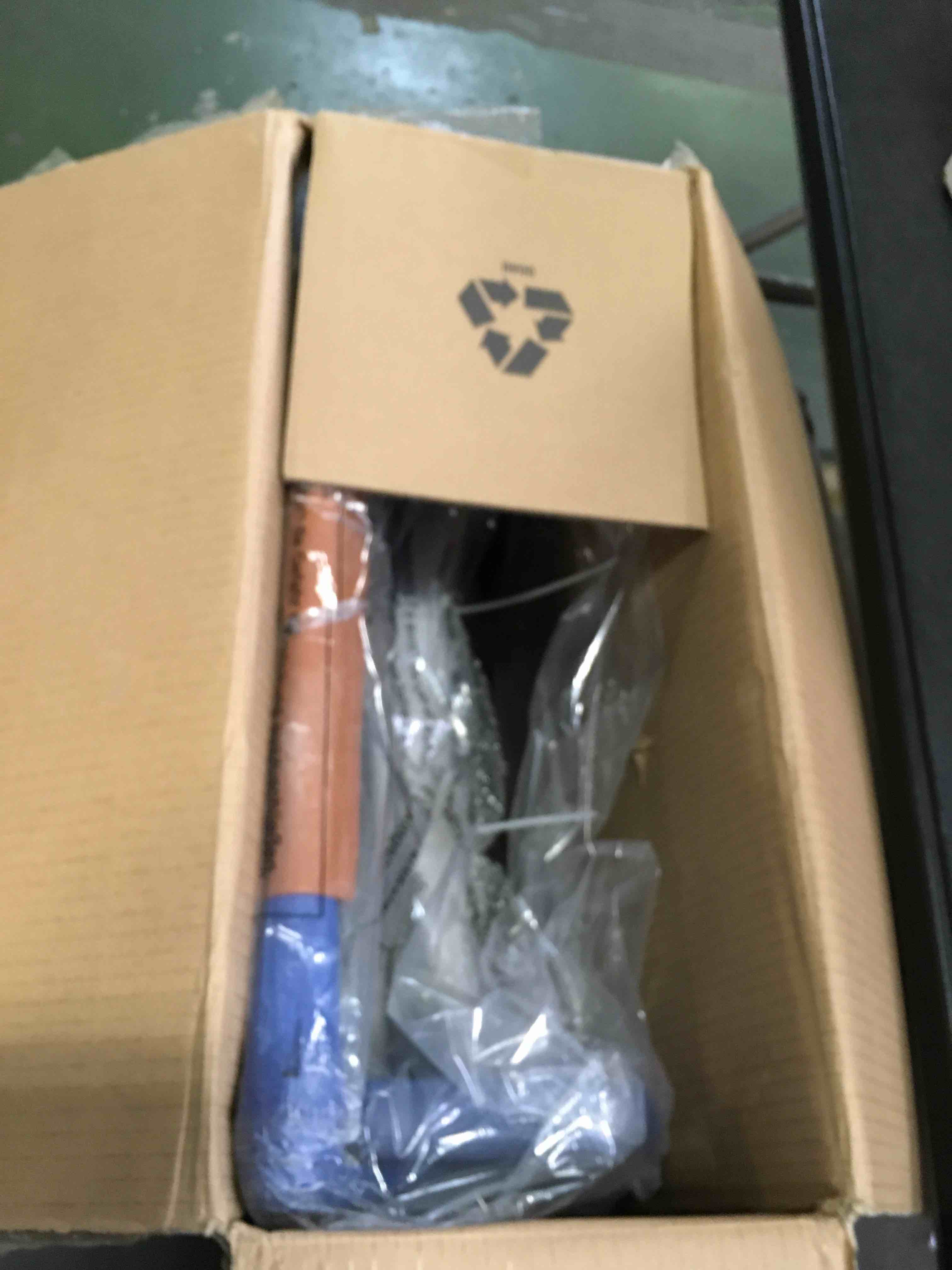 https://s3.amazonaws.com/lotting-images-prod/bidfta/BLU5520863_1698342316419.jpeg