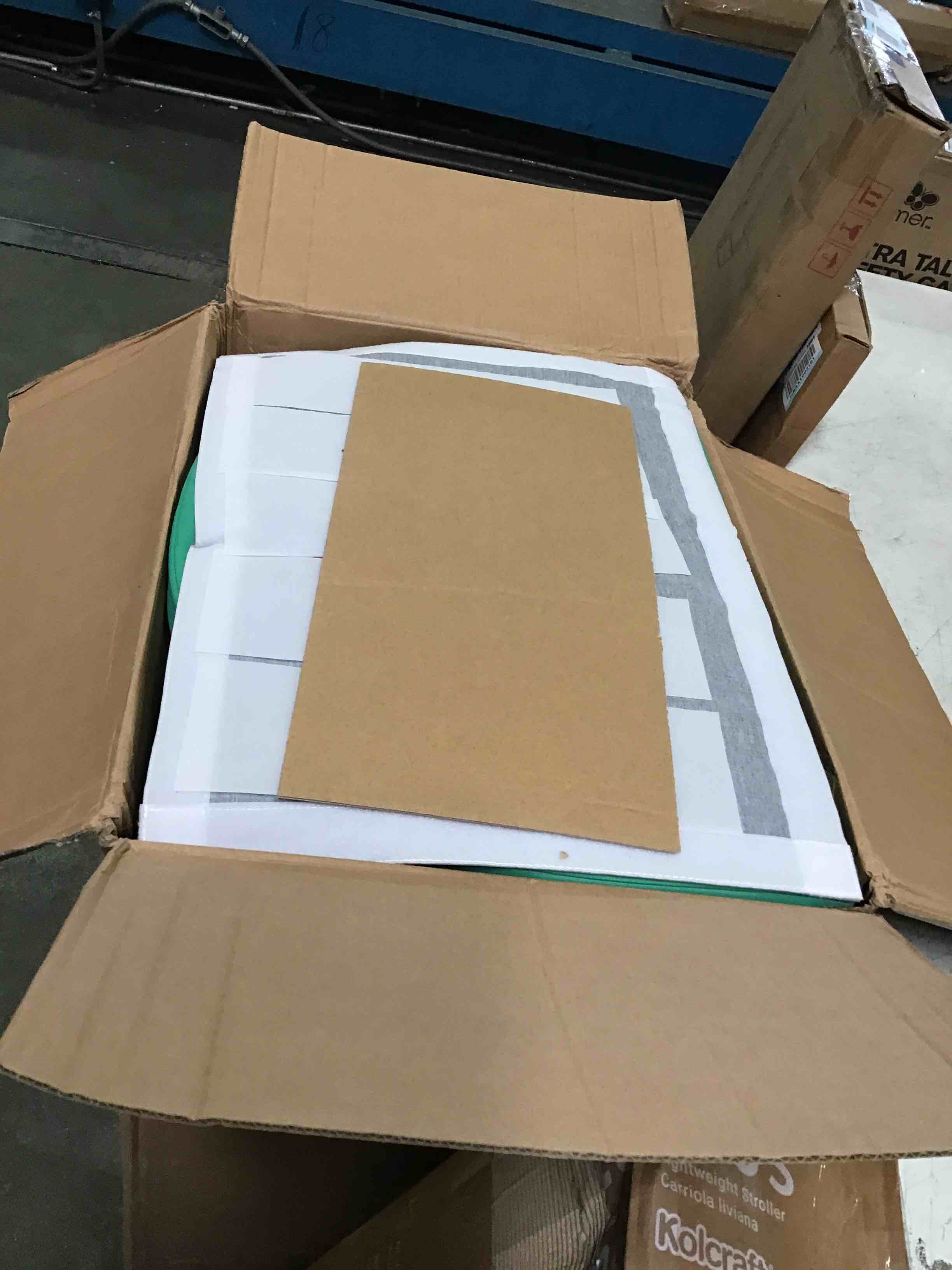 https://s3.amazonaws.com/lotting-images-prod/bidfta/BLU5521194_1698774992489.jpeg