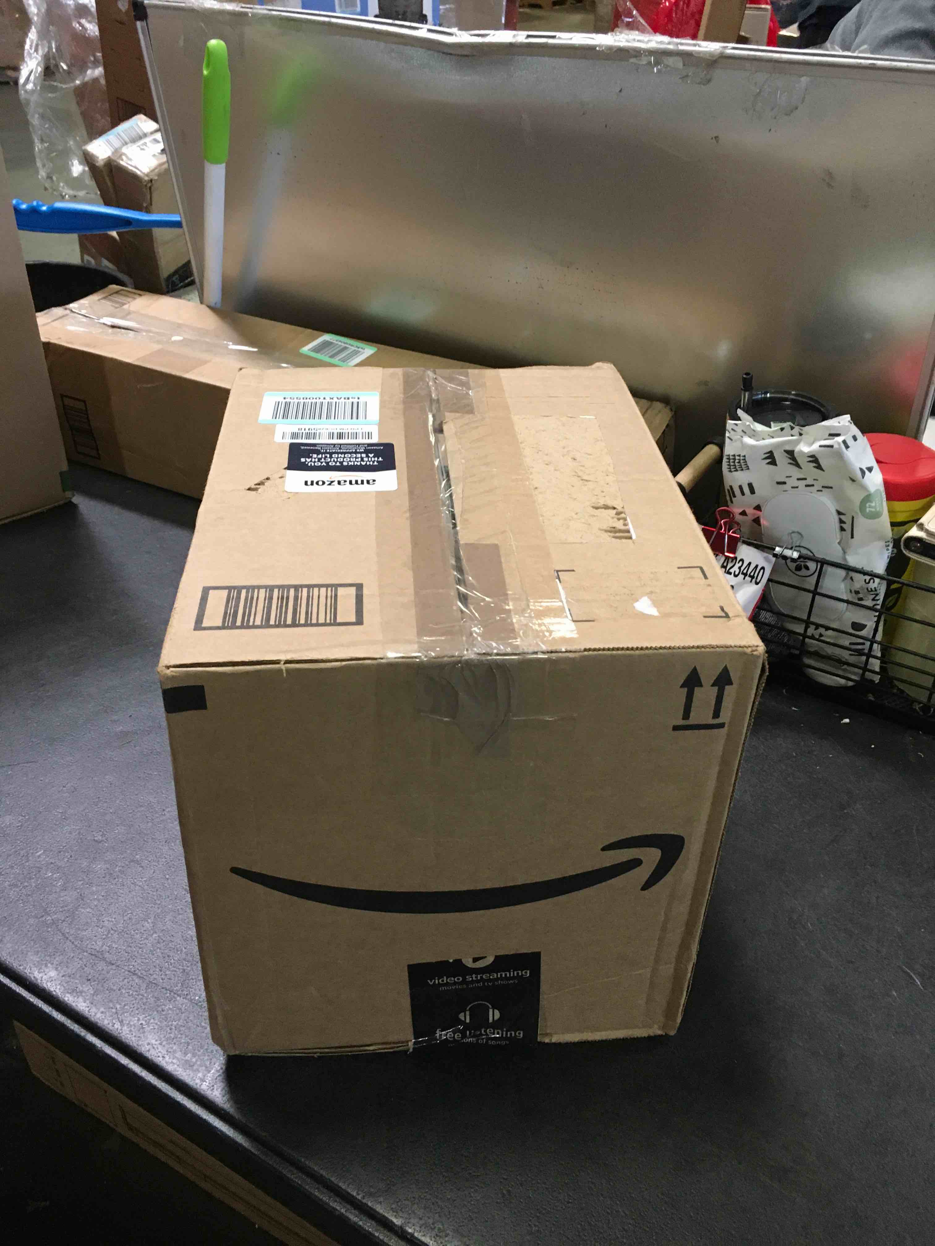 https://s3.amazonaws.com/lotting-images-prod/bidfta/BLU5521332_1698859402519.jpeg