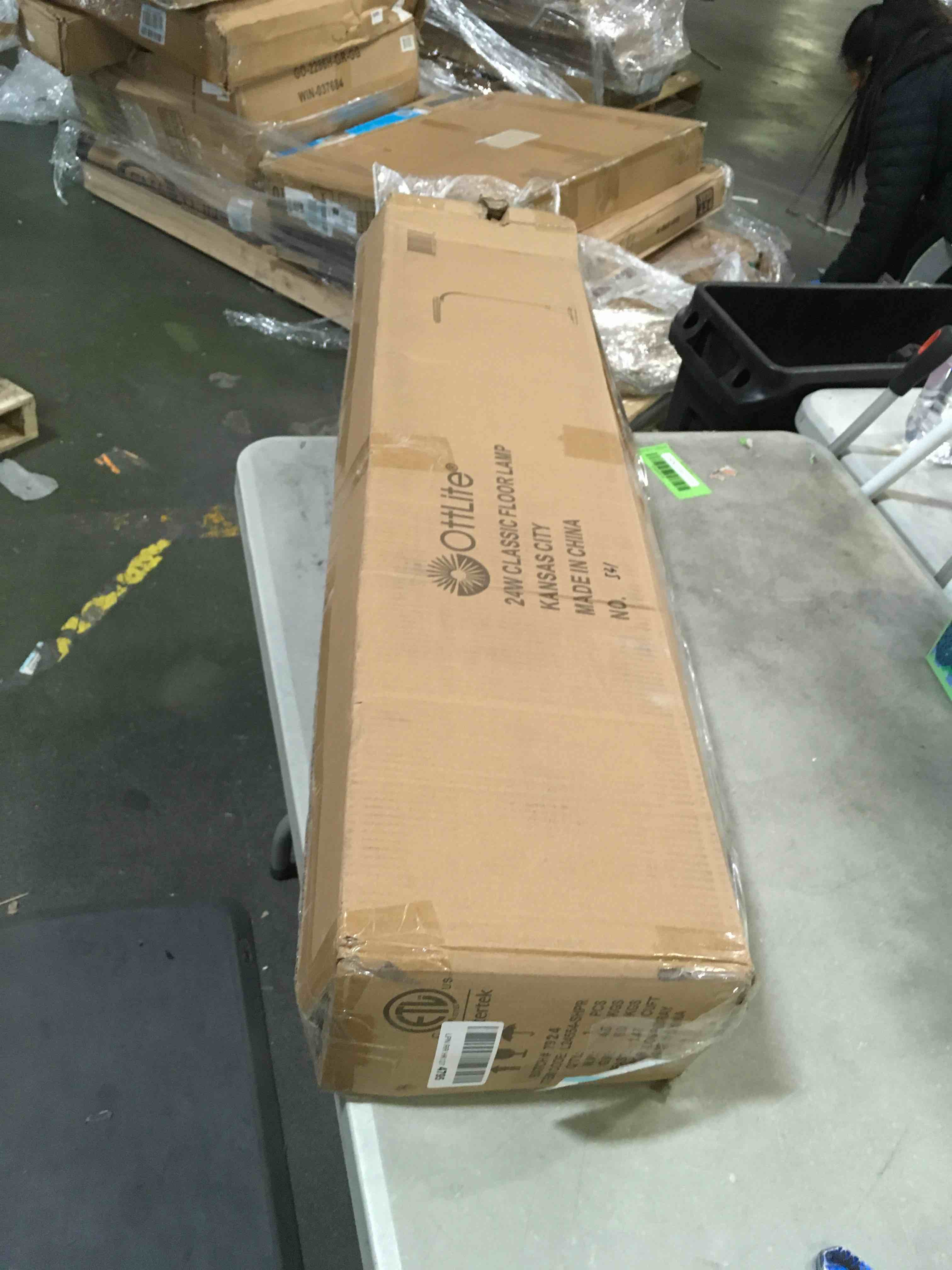 https://s3.amazonaws.com/lotting-images-prod/bidfta/BLU5521408_1698935858122.jpeg