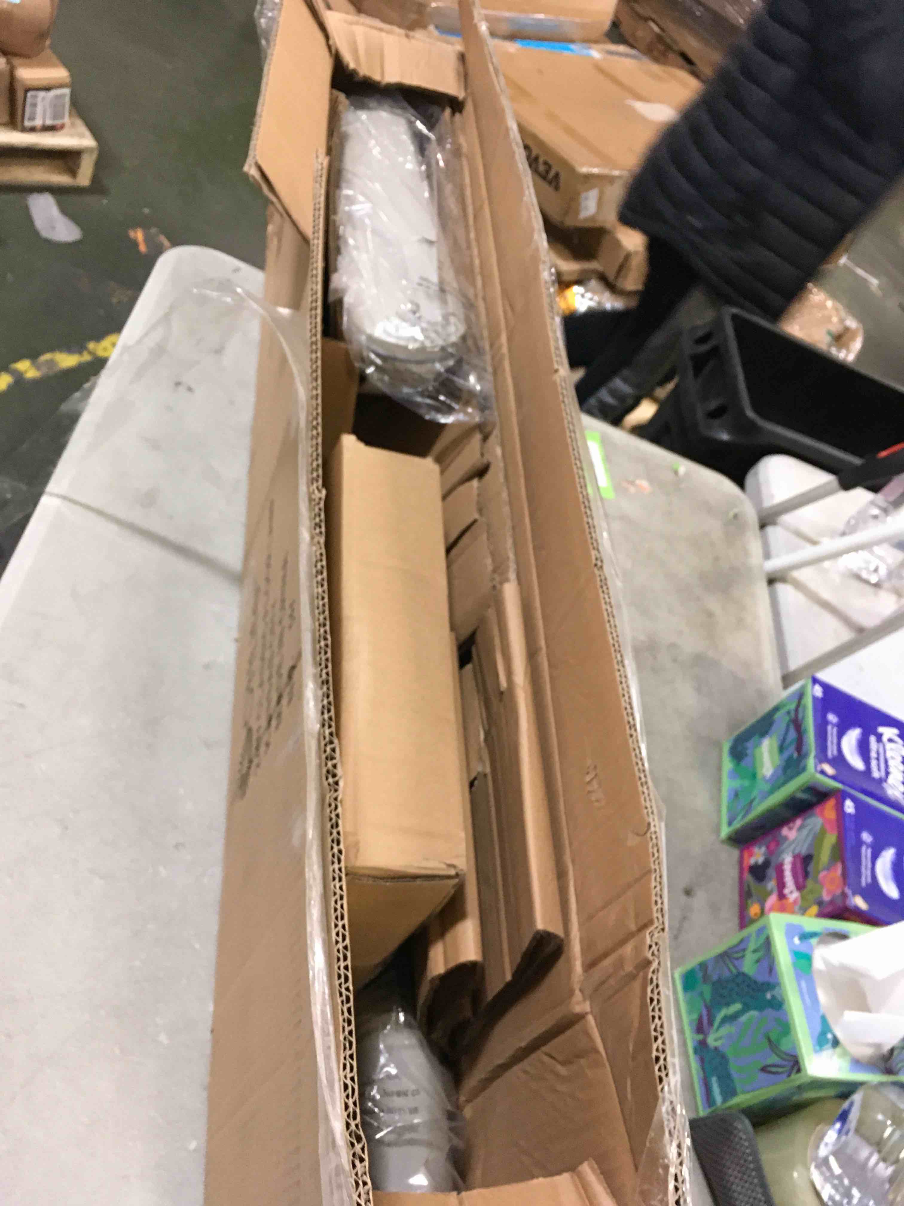 https://s3.amazonaws.com/lotting-images-prod/bidfta/BLU5521408_1698935910315.jpeg