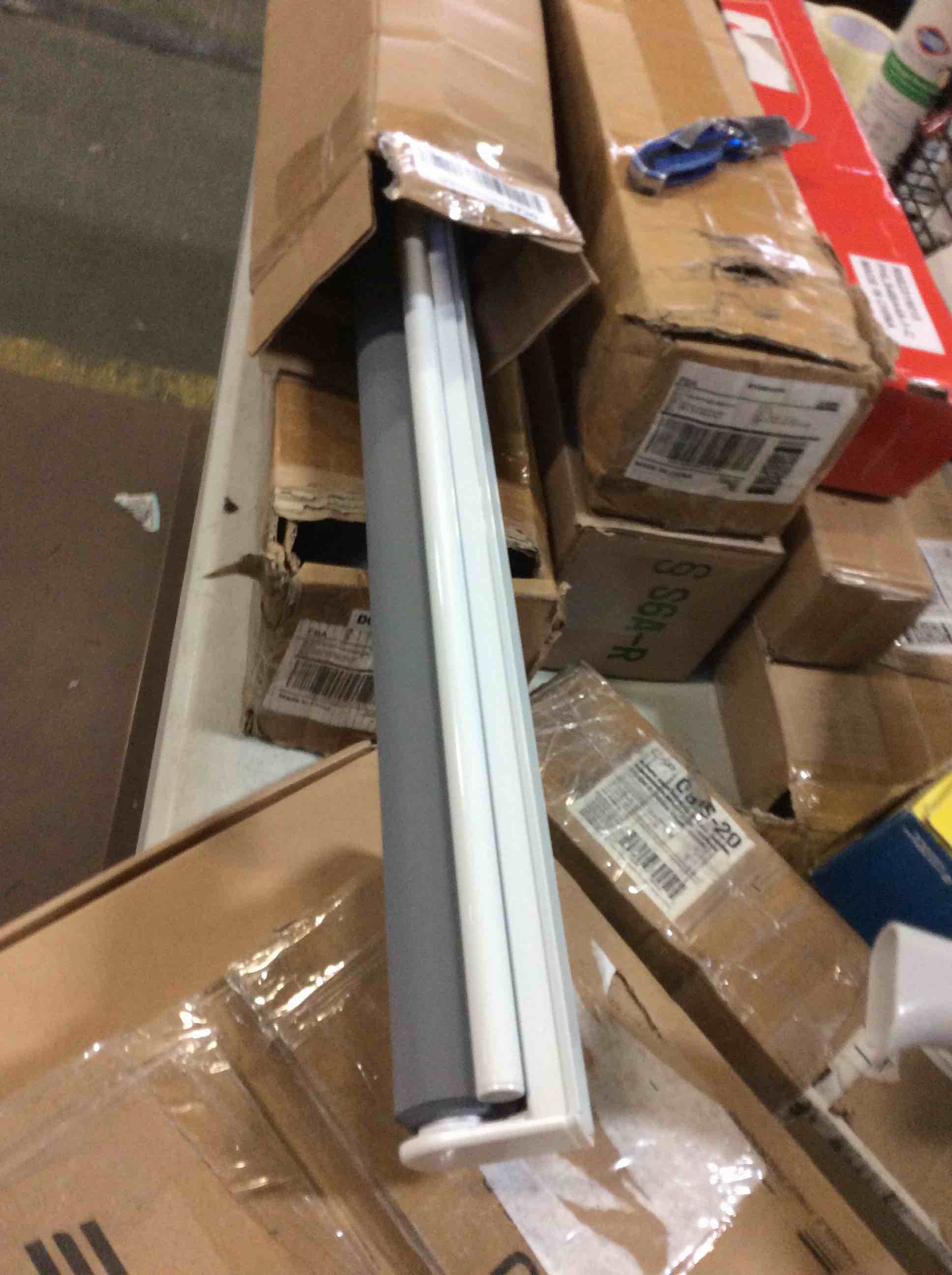 https://s3.amazonaws.com/lotting-images-prod/bidfta/BLU5521833_1699386224178.jpeg