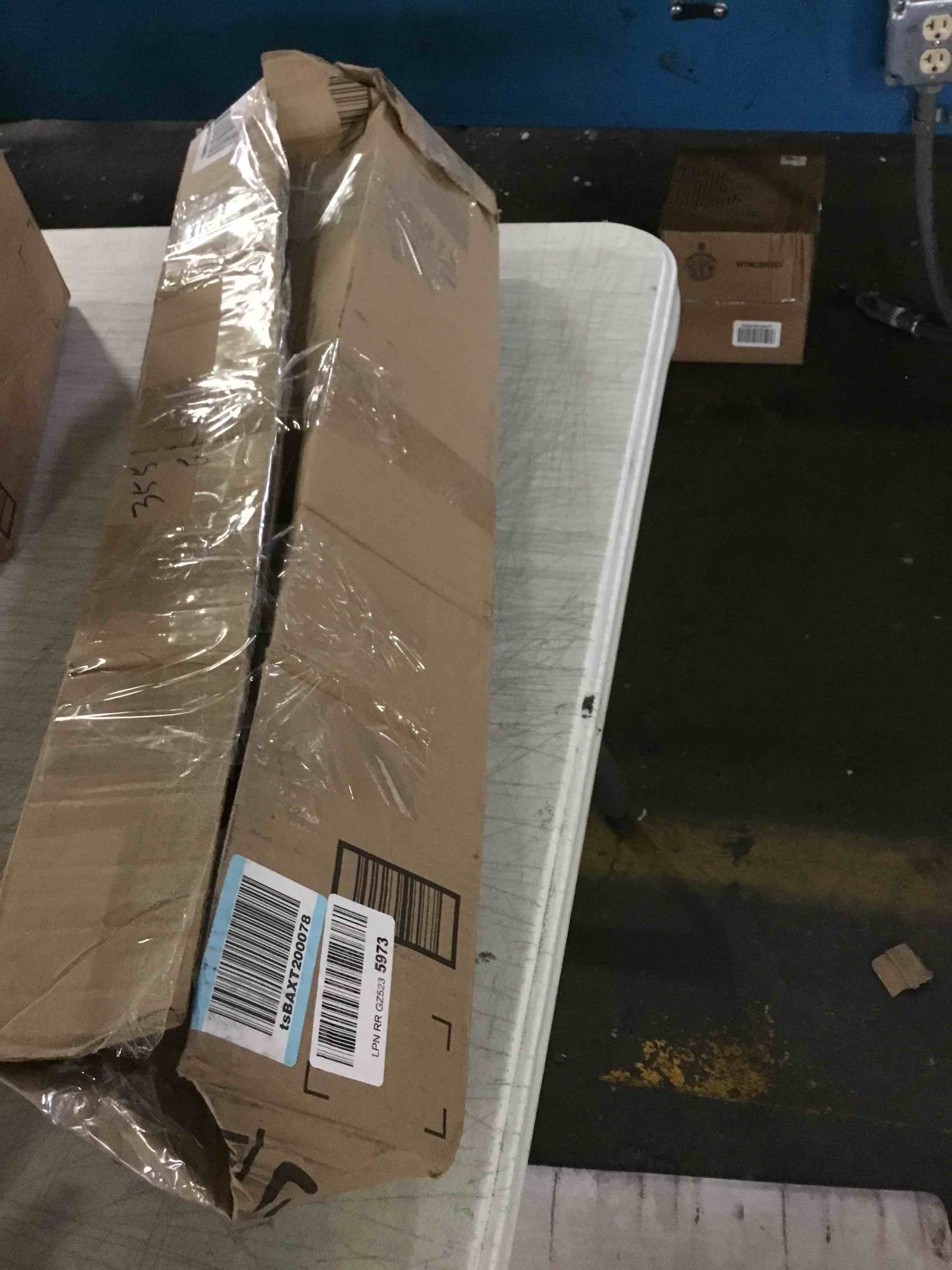 https://s3.amazonaws.com/lotting-images-prod/bidfta/BLU5525295_1698435760720.jpeg