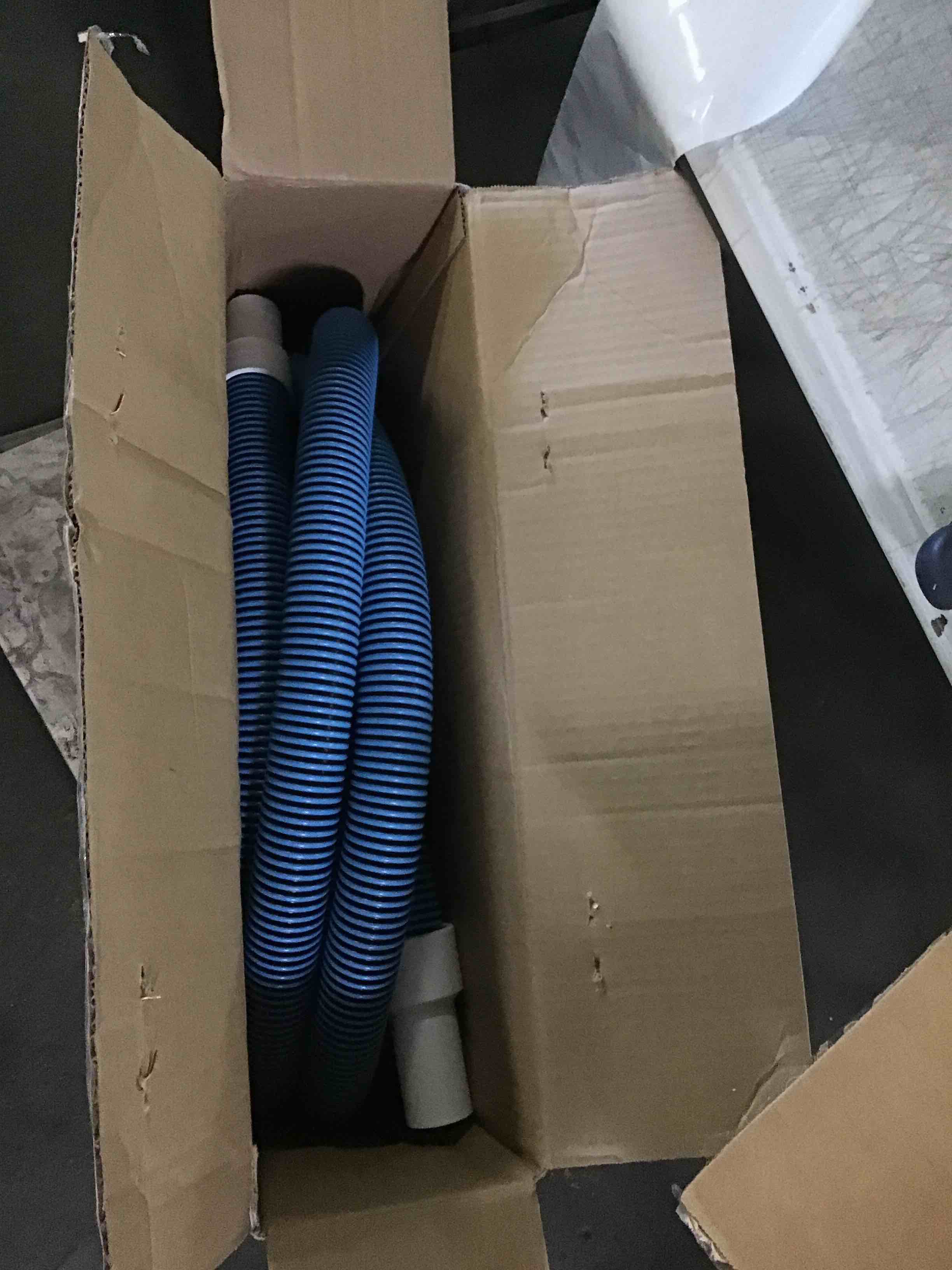 https://s3.amazonaws.com/lotting-images-prod/bidfta/BLU5525537_1698858356596.jpeg