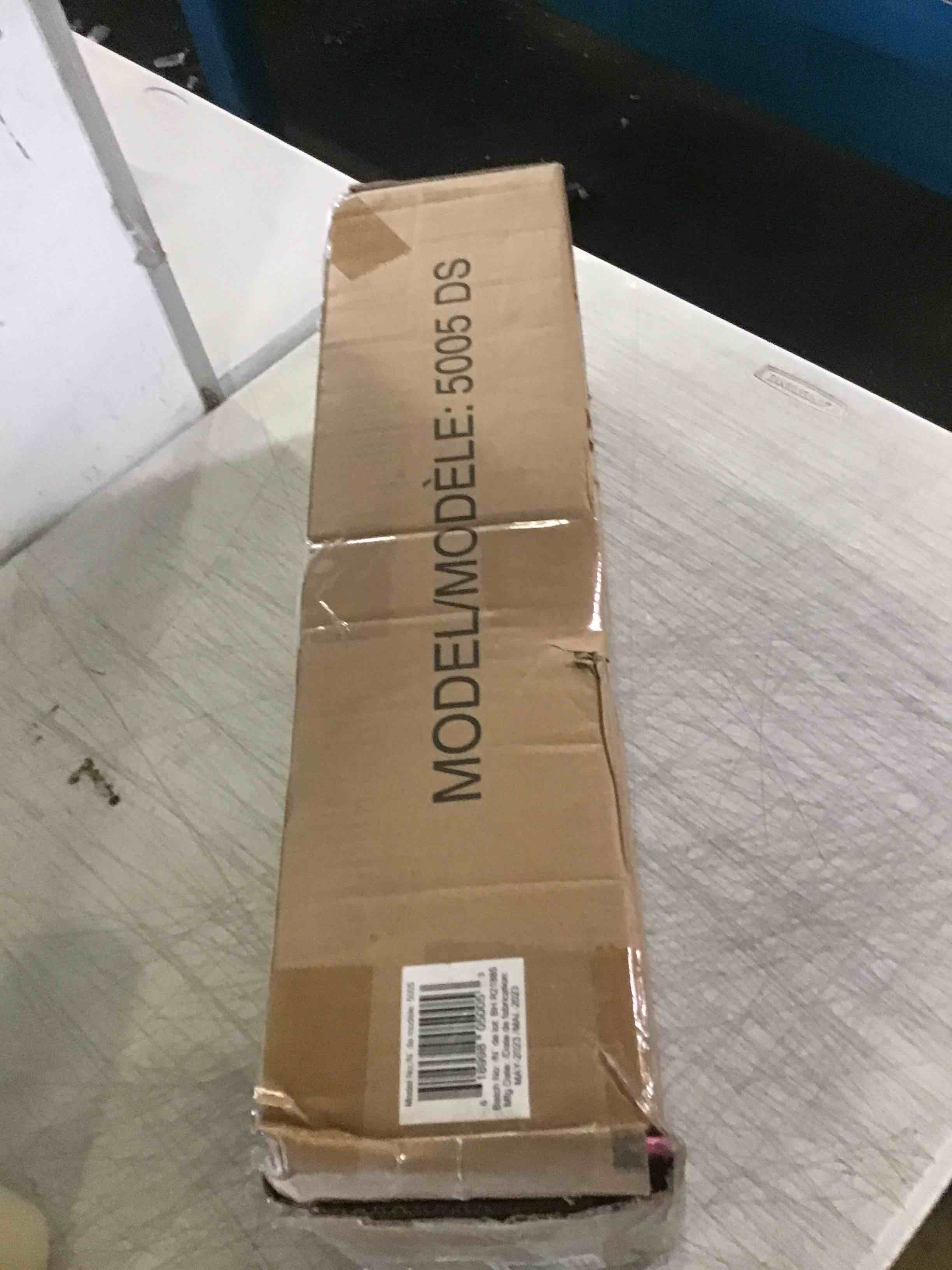 https://s3.amazonaws.com/lotting-images-prod/bidfta/BLU5525548_1698862272970.jpeg