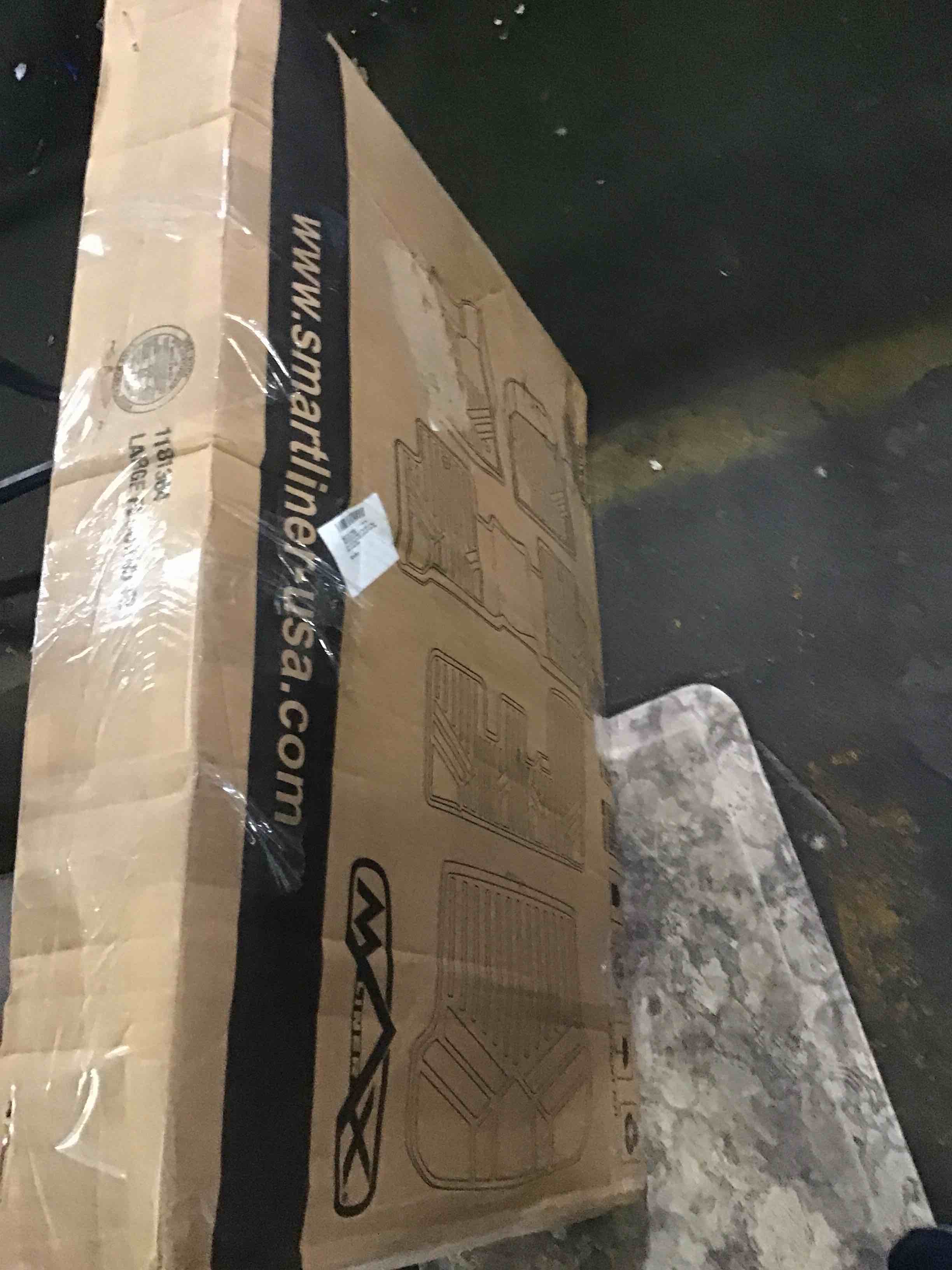https://s3.amazonaws.com/lotting-images-prod/bidfta/BLU5525552_1698864015963.jpeg