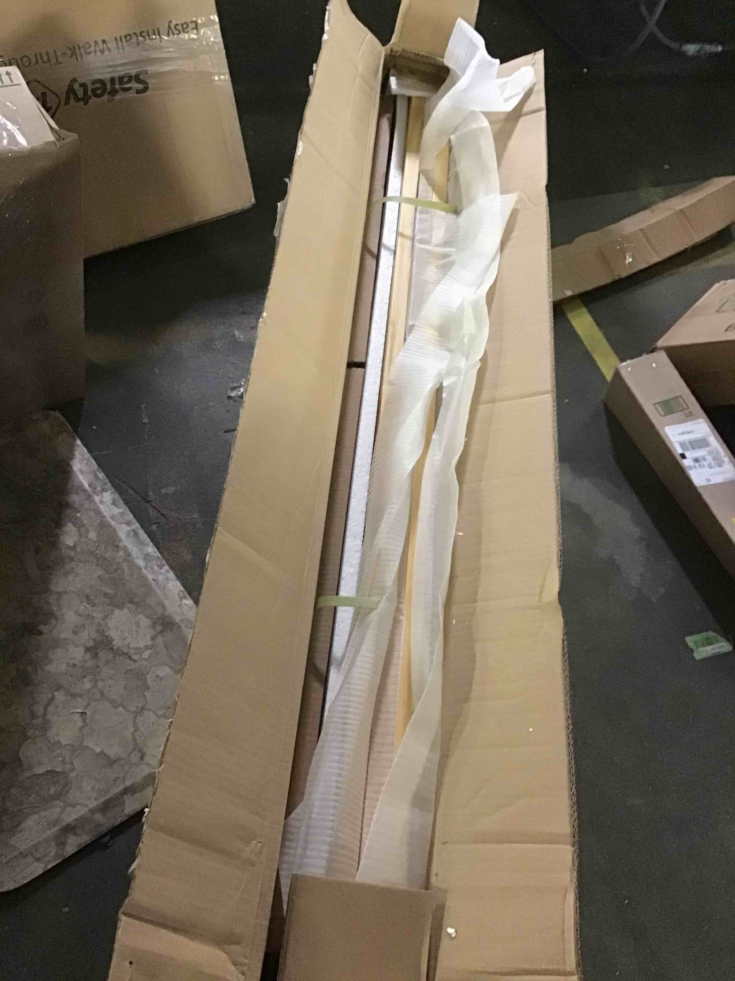 https://s3.amazonaws.com/lotting-images-prod/bidfta/BLU5525680_1699027161761.jpeg