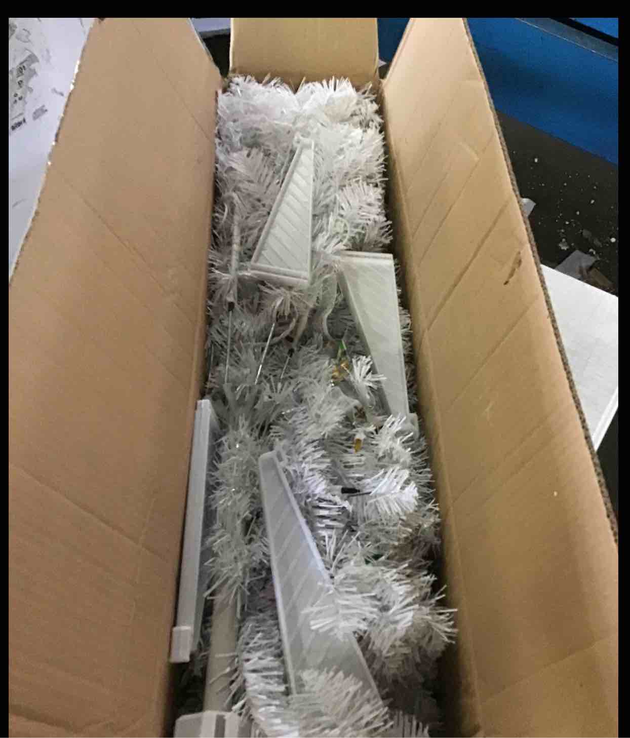 https://s3.amazonaws.com/lotting-images-prod/bidfta/BLU5525905_1699458628355.jpeg