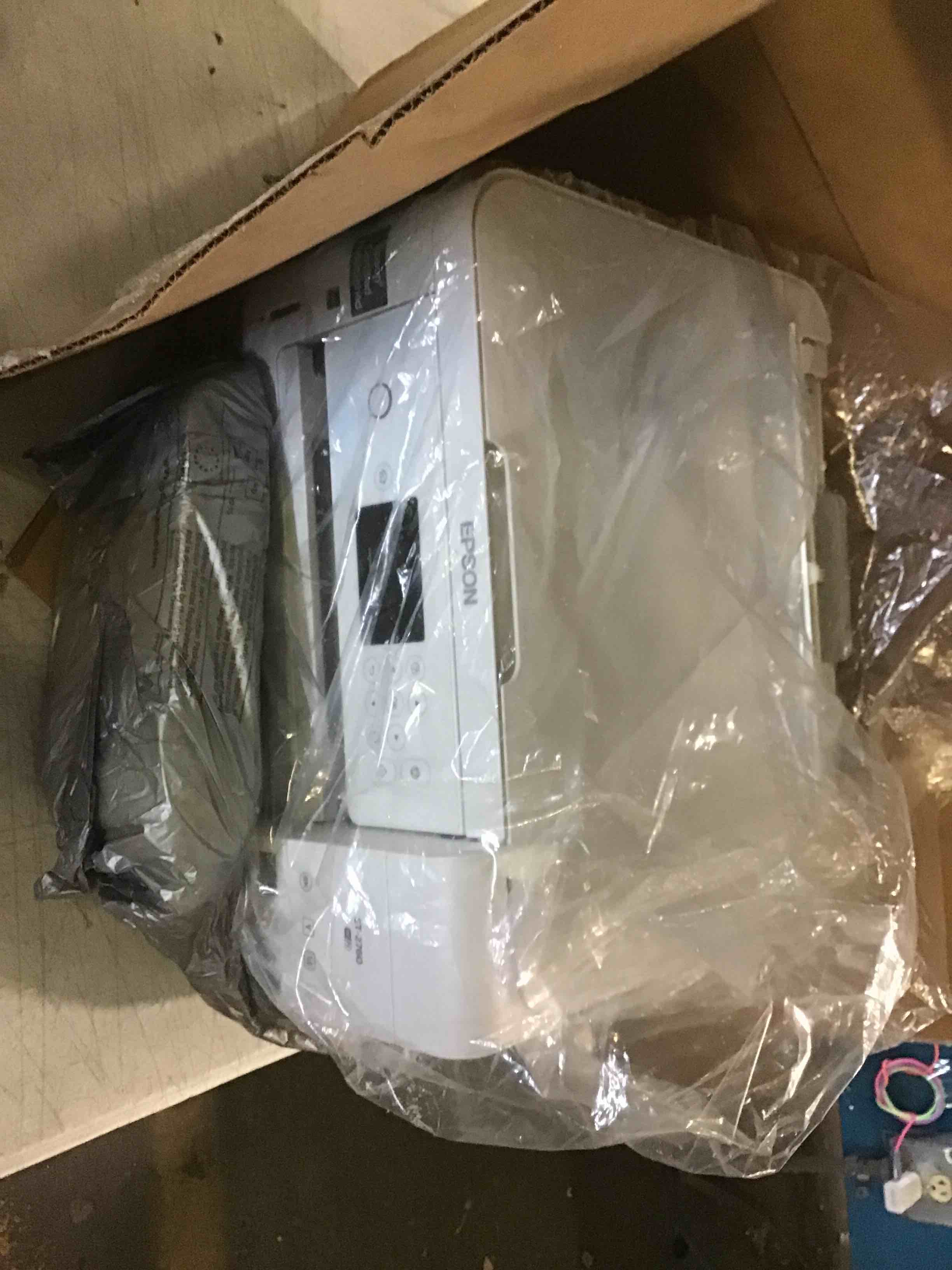 https://s3.amazonaws.com/lotting-images-prod/bidfta/BLU5526247_1699900367423.jpeg
