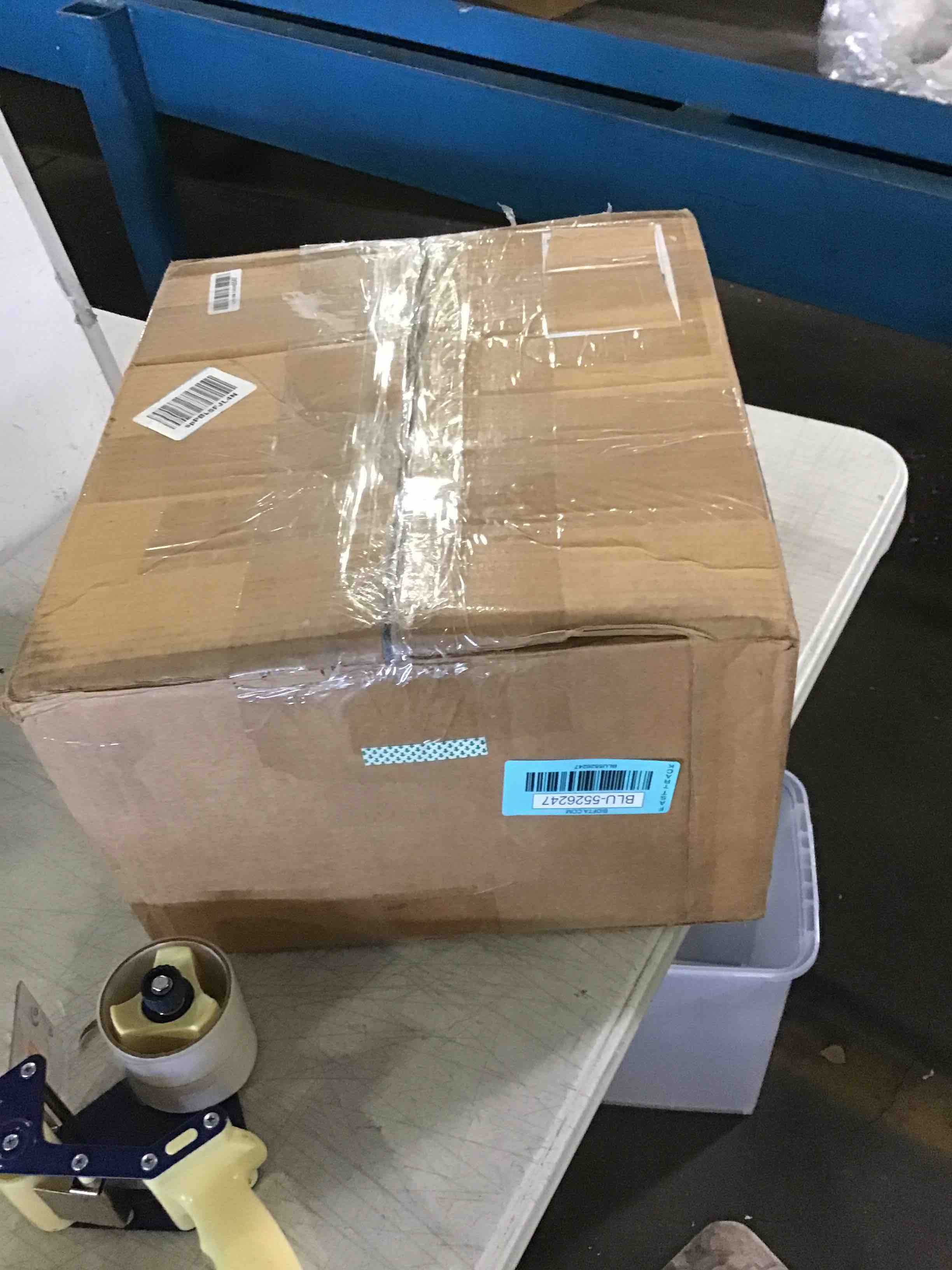 https://s3.amazonaws.com/lotting-images-prod/bidfta/BLU5526247_1699900479182.jpeg