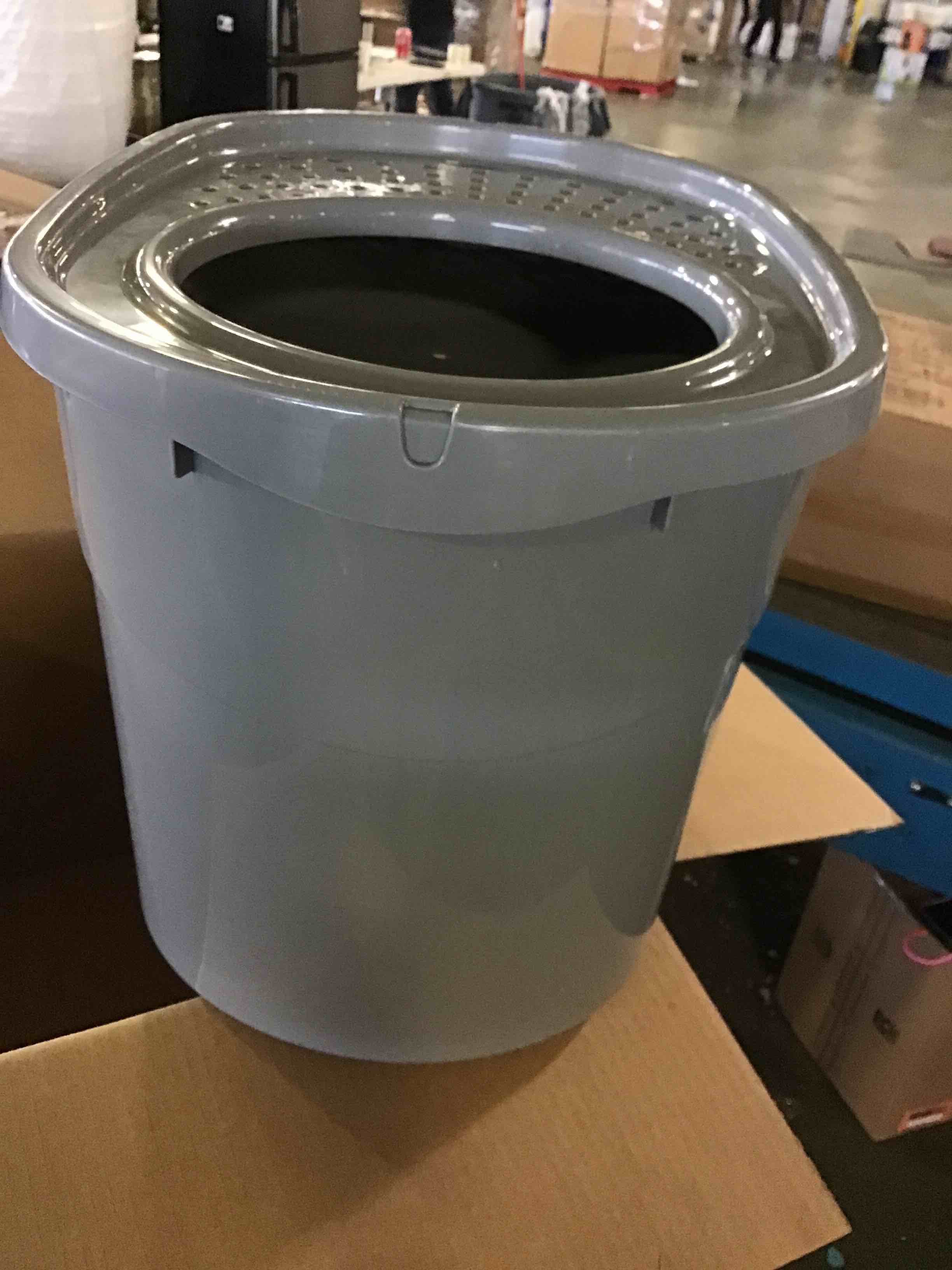 https://s3.amazonaws.com/lotting-images-prod/bidfta/BLU5526270_1699904775589.jpeg