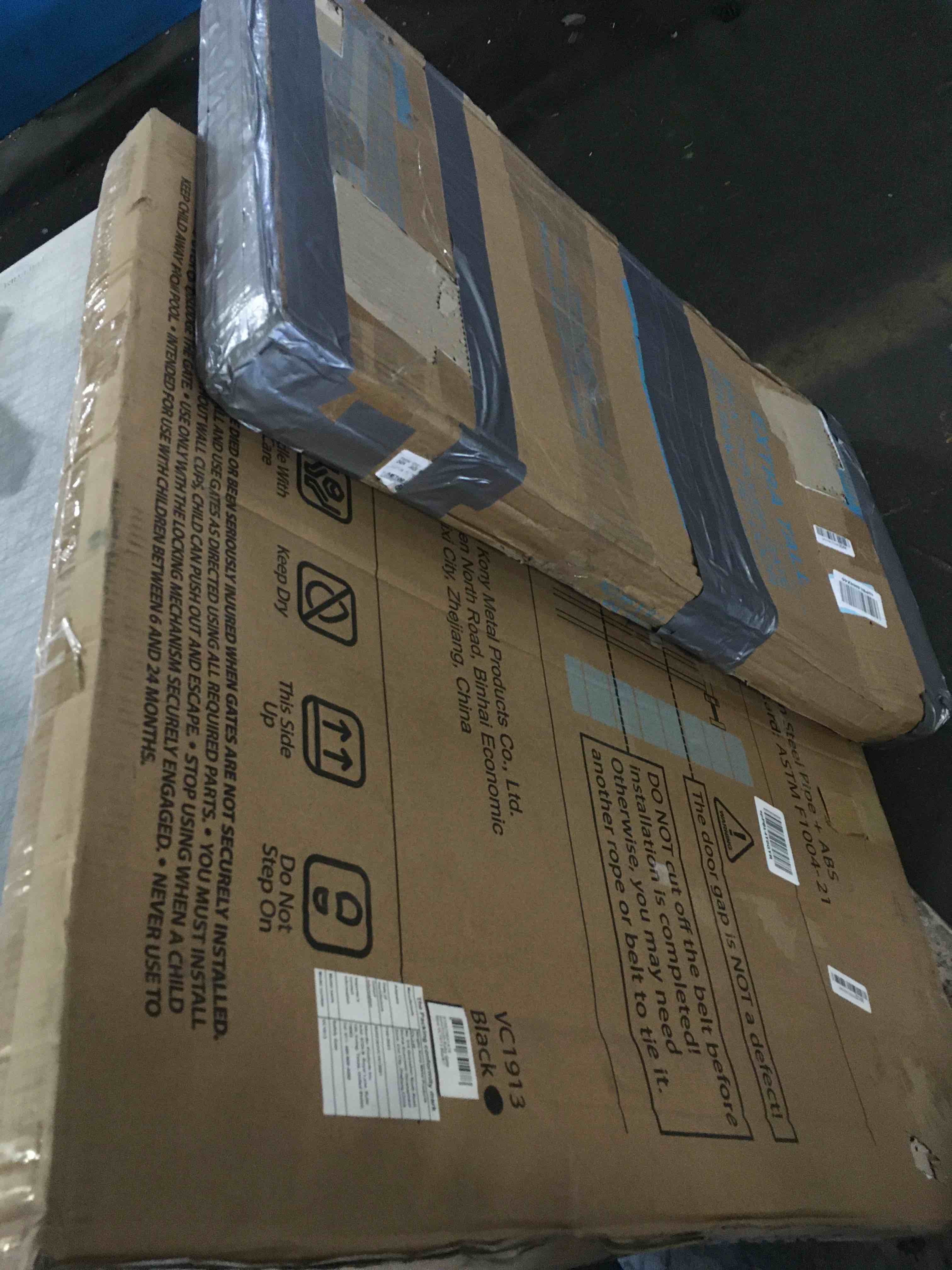 https://s3.amazonaws.com/lotting-images-prod/bidfta/BLU5526299_1699969985617.jpeg