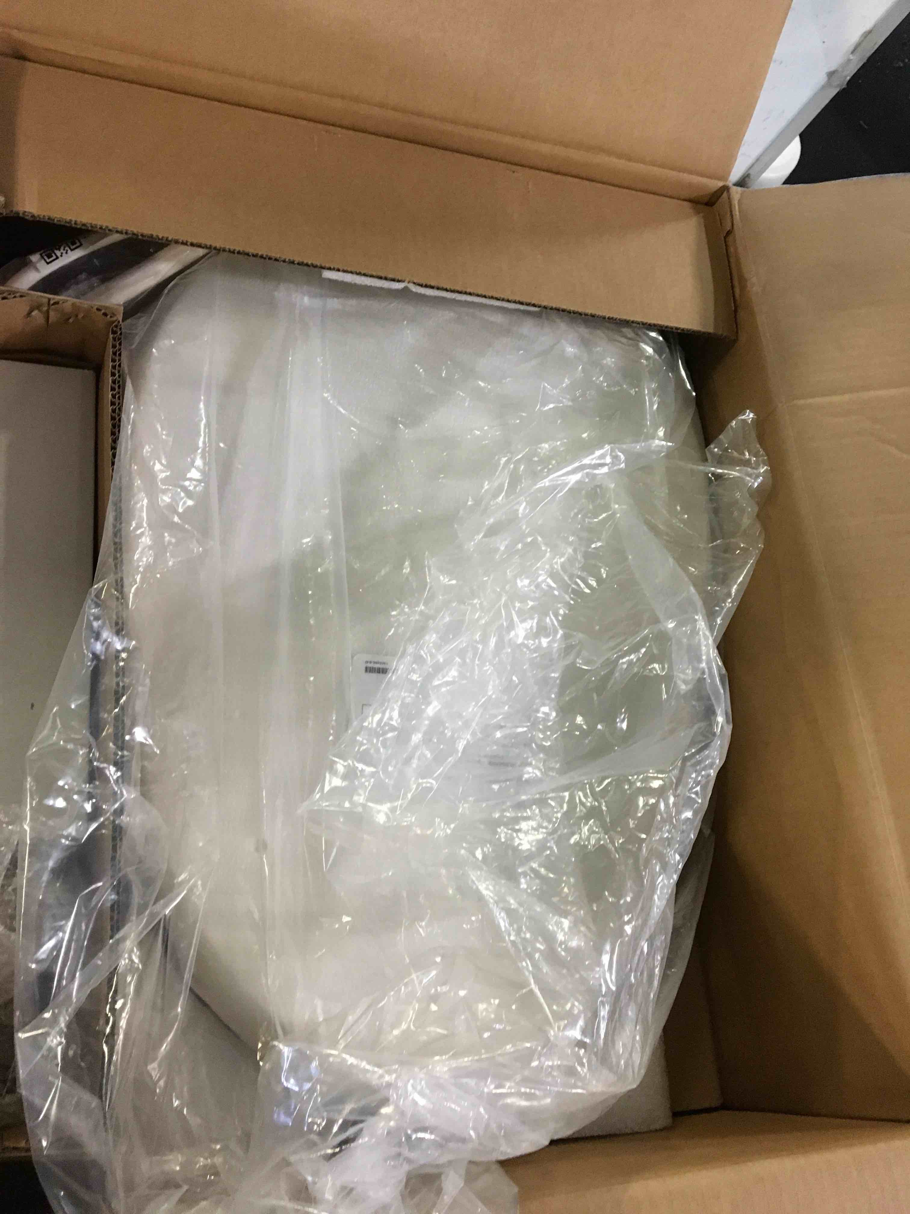 https://s3.amazonaws.com/lotting-images-prod/bidfta/BLU5526428_1700074570171.jpeg